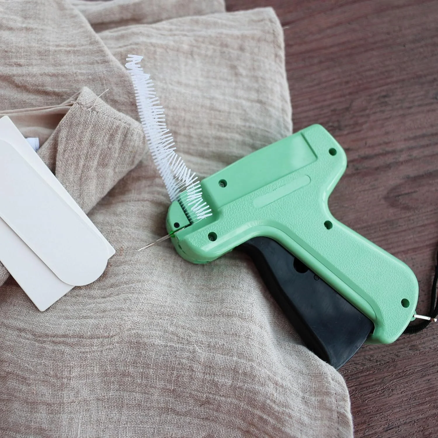 تفنگ برچسب زن لباس، تفنگ قیمت زن با 5 سوزن و 1000 بست خاردار، تفنگ قیمت زن، تفنگ های اتصال برچسب، تفنگ برچسب زن خرده فروشی، تفنگ آویز برچسب، برای انبار، امانت فروشی، فروش (سبز روشن)