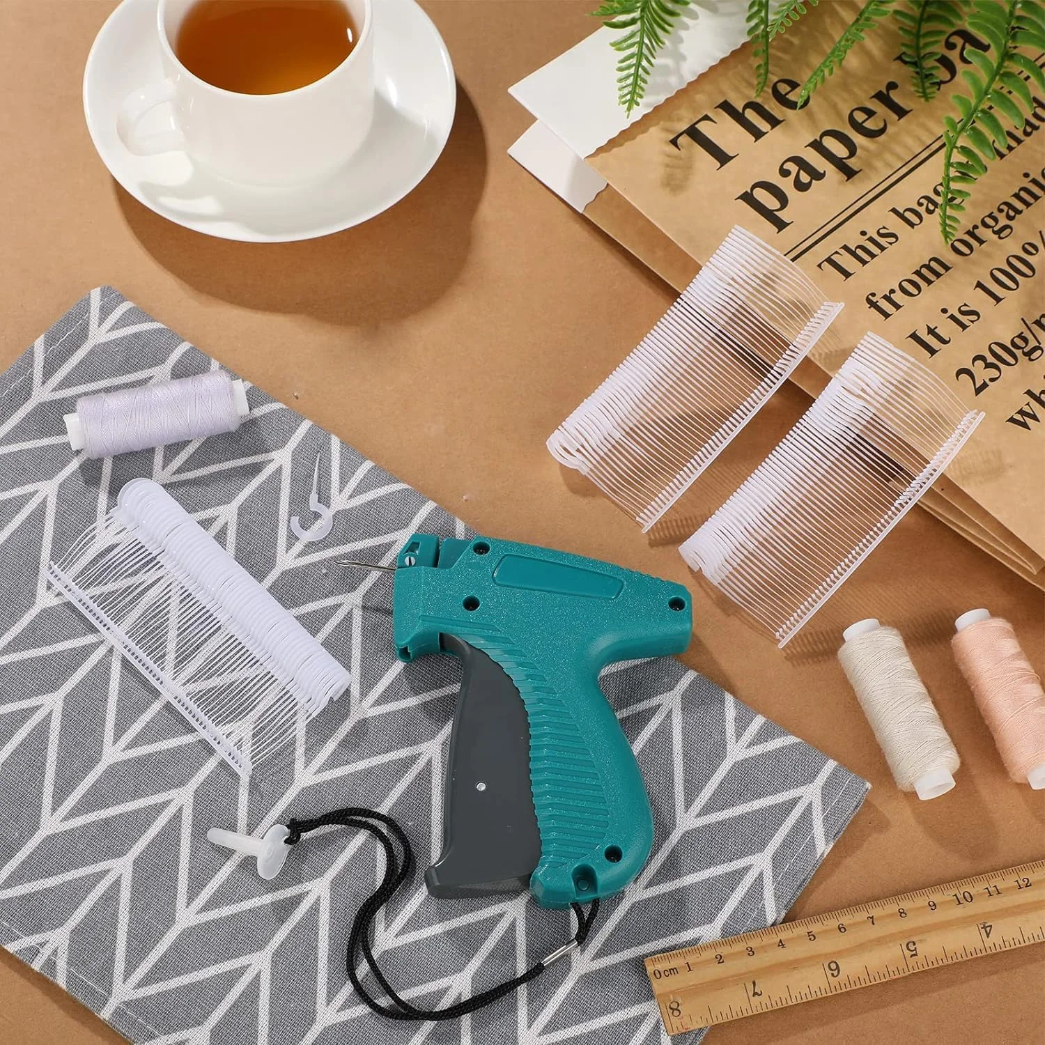 تفنگ قیمت زن ANTOLE، تفنگ برچسب زنی برای لباس، کیت تفنگ برچسب زن قیمت خرده فروشی استاندارد برای برچسب زدن لباس با 6 سوزن و 1000 عدد بست 2 اینچی و کیف سازمان دهنده برای فروشگاه، انبار، فروش امانی