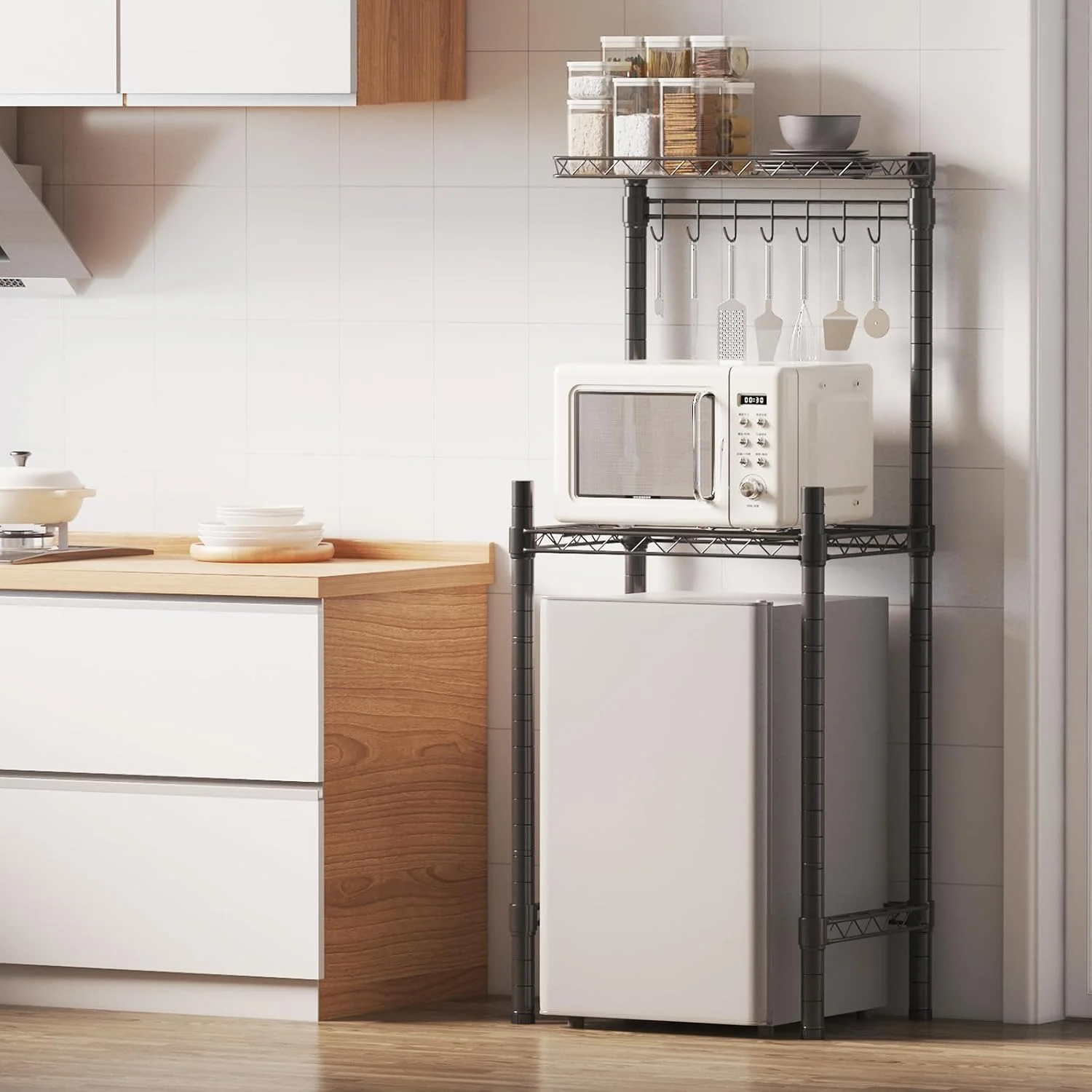 قفسه ذخیره سازی مایکروویو Solerconm دو طبقه، استند مایکروویو، قفسه فلزی قابل تنظیم با 7 قلاب، قفسه نانوایی چند منظوره میز بار قهوه برای آشپزخانه، دفتر، خوابگاه، اتاق خواب