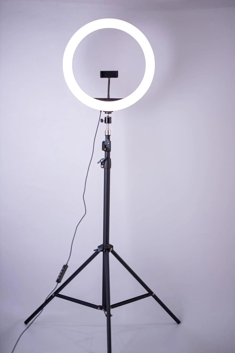 رینگ لایت LED گرین لاین GLR-14 - نور سفید/خنثی/گرم - کم نور شدن بدون پله - کنترل USB - سه پایه قابل تنظیم - چرخش 360 درجه - 192 مهره لامپ LED - اندازه محصول: 36 * 2.6 * 36 سانتی متر - دنده نور: 10