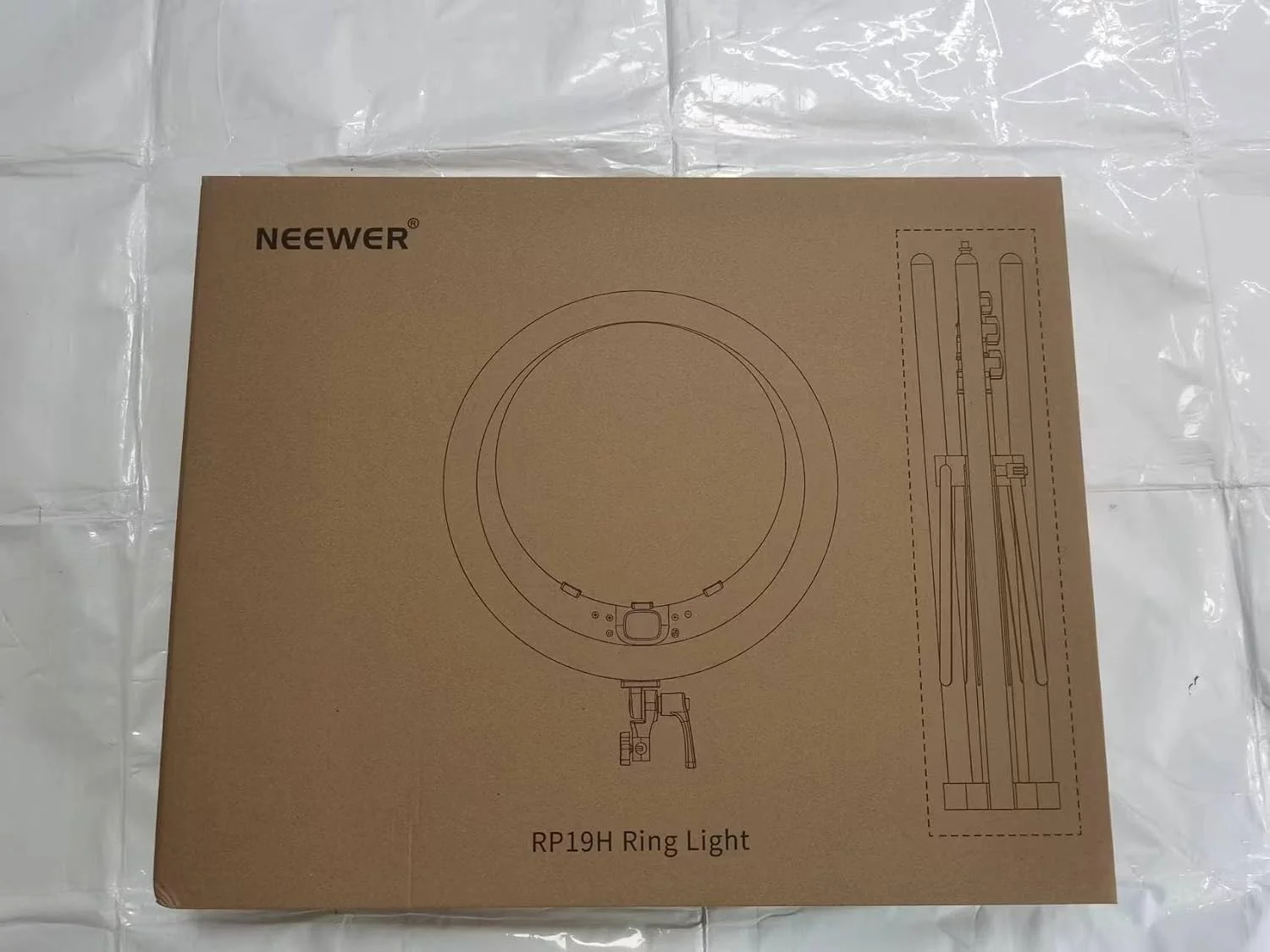 رینگ لایت NEEWER مدل RP19H 19 اینچ + پایه و 3 هولدر موبایل، کنترل لمسی و 2.4G، دیمر روان 1%، 42 وات CRI97+ 2540lux، نورپردازی حرفه ای برای استریمینگ و تماس های زوم در خانه و محل کار رینگ لایت NEEWER مدل RP19H 19 اینچ + پایه و 3 هولدر موبایل، کنترل لمسی و 2.4G، دیمر روان 1%، 42 وات CRI97+ 2540lux، نورپردازی حرفه ای برای استریمینگ و تماس های زوم در خانه و محل کار