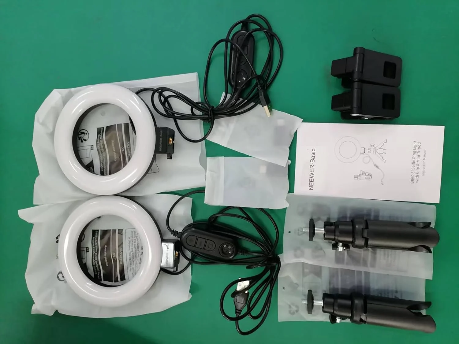 نور حلقه ای 5 اینچی NEEWER Basics BR60 برای نورپردازی کنفرانس ویدیویی، بسته 2 عددی چراغ پین با سه پایه رومیزی برای مانیتور، لپ تاپ، کامپیوتر، زوم، پخش زنده، دفتر کار خانگی، آموزش و ضبط ویدیو نور حلقه ای 5 اینچی NEEWER Basics BR60 برای نورپردازی کنفرانس ویدیویی، بسته 2 عددی چراغ پین با سه پایه رومیزی برای مانیتور، لپ تاپ، کامپیوتر، زوم، پخش زنده، دفتر کار خانگی، آموزش و ضبط ویدیو