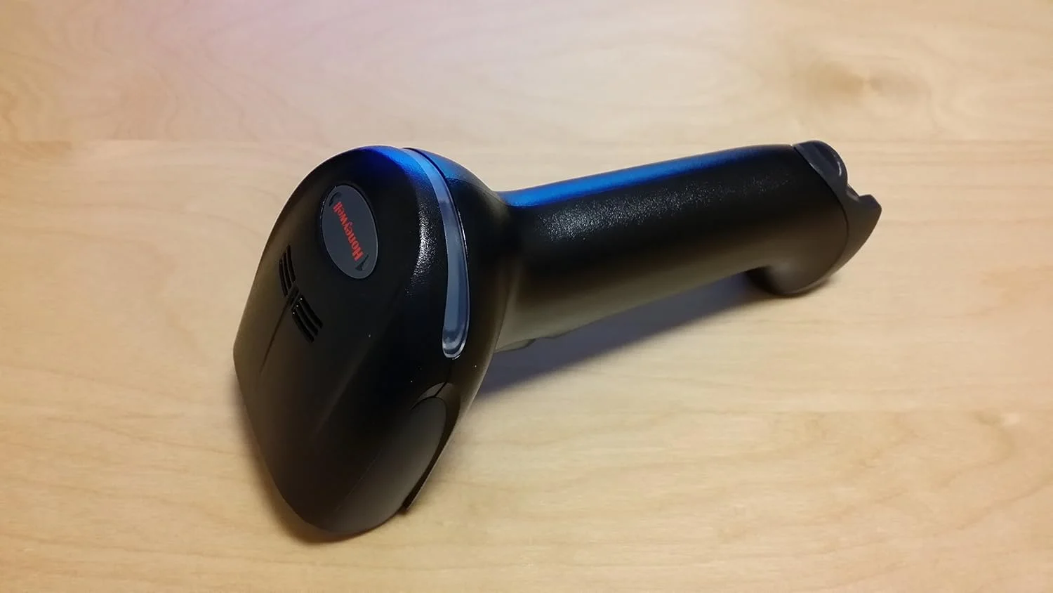 اسکنر بارکد لیزری بلوتوث بی سیم Honeywell 1902GSR، شامل پایه و سیم USB اسکنر بارکد لیزری بلوتوث بی سیم Honeywell 1902GSR، شامل پایه و سیم USB