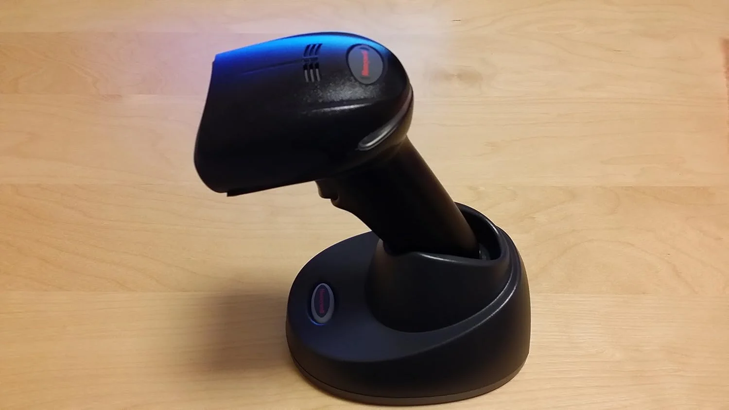 اسکنر بارکد لیزری بلوتوث بی سیم Honeywell 1902GSR، شامل پایه و سیم USB اسکنر بارکد لیزری بلوتوث بی سیم Honeywell 1902GSR، شامل پایه و سیم USB