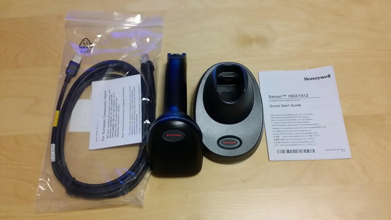 اسکنر بارکد لیزری بلوتوث بی سیم Honeywell 1902GSR، شامل پایه و سیم USB اسکنر بارکد لیزری بلوتوث بی سیم Honeywell 1902GSR، شامل پایه و سیم USB