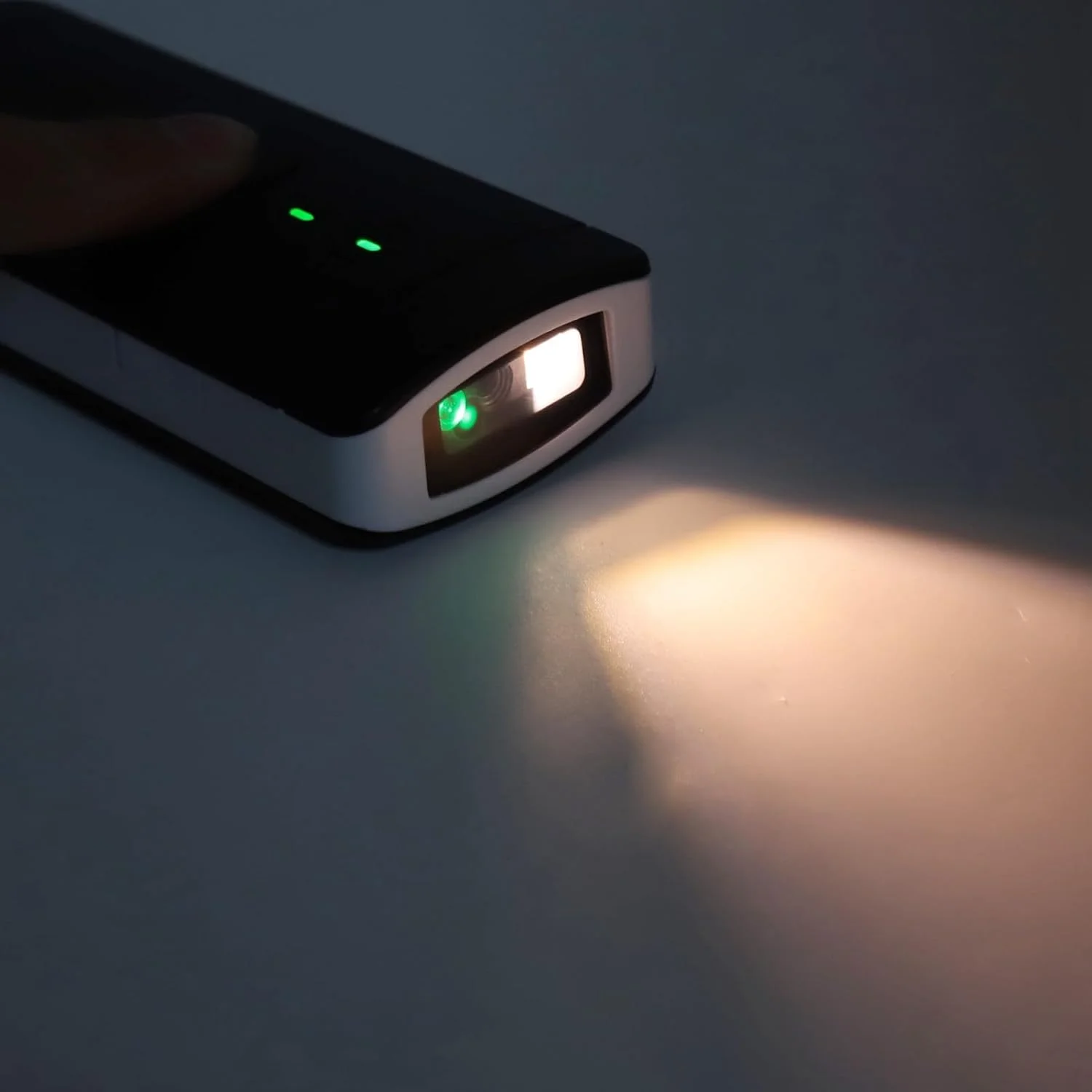 اسکنر بارکد BT Fafeicy، جنس ABS، دارای 3 حالت اسکن، شارژ سریع، IP54، مناسب برای سوپرمارکت ها، انبارها، دستگاه های تلفن همراه، لپ تاپ ها