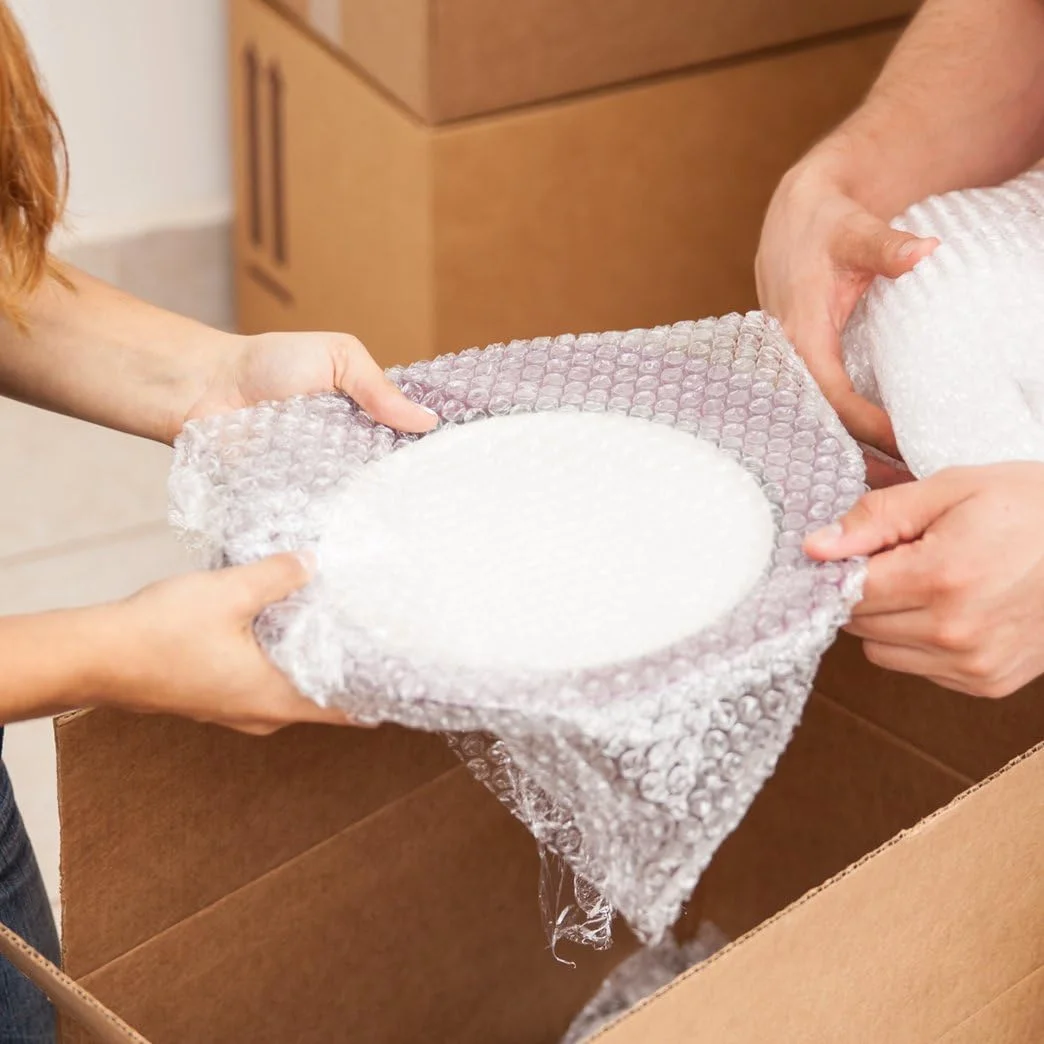 رول حبابدار برند Mighty Gadget برای اسباب کشی، بسته بندی و حمل و نقل (3/16 اینچ، 12 اینچ در 30 فوت)، به همراه 8 عدد برچسب رایگان "شکستنی است، با احتیاط حمل شود" رول حبابدار برند Mighty Gadget برای اسباب کشی، بسته بندی و حمل و نقل (3/16 اینچ، 12 اینچ در 30 فوت)، به همراه 8 عدد برچسب رایگان "شکستنی است، با احتیاط حمل شود"