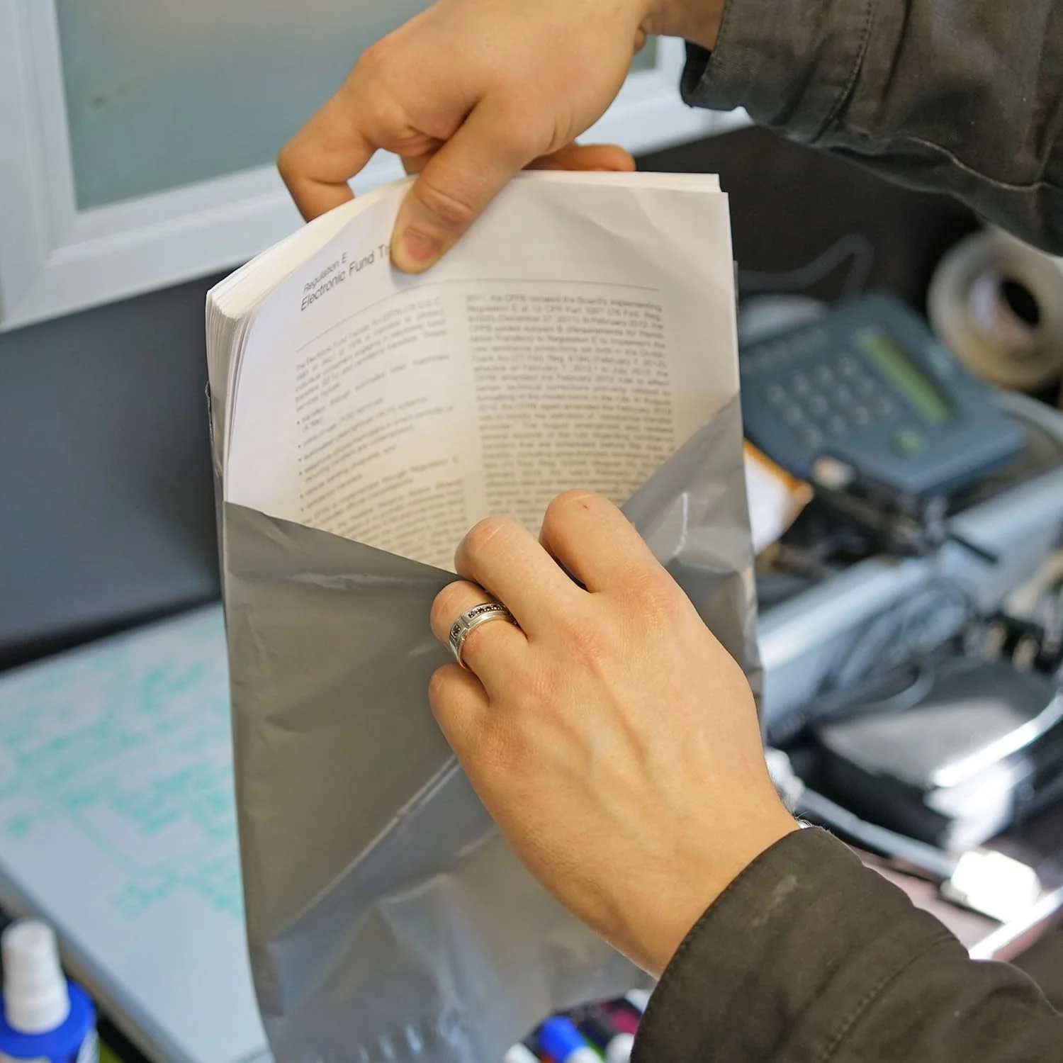 پاکت پستی پلی اتیلن MAILERS4U با ابعاد 23x30 سانتی متر، ضخامت 60 میکرون، بسته 200 عددی پاکت پستی پلی اتیلن MAILERS4U با ابعاد 23x30 سانتی متر، ضخامت 60 میکرون، بسته 200 عددی
