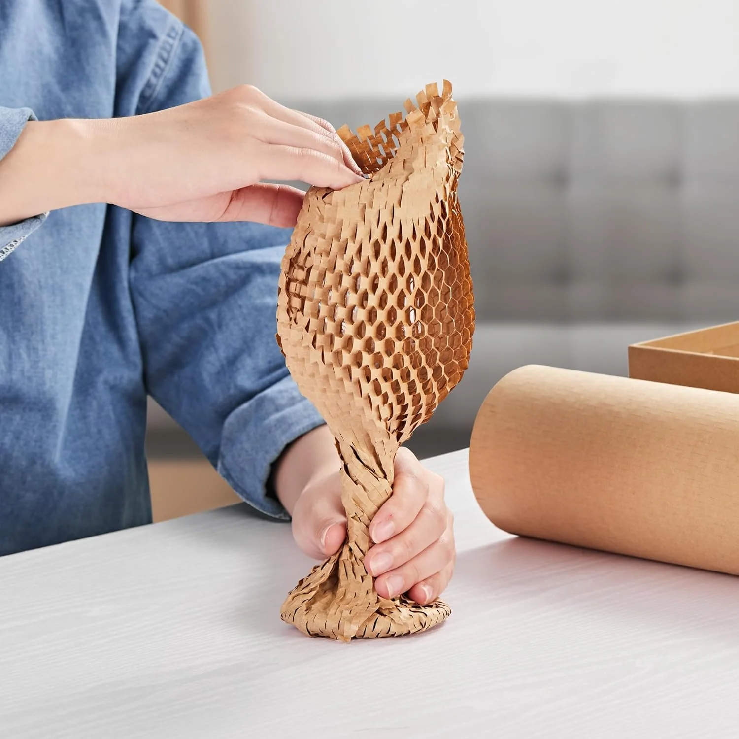 کاغذ بسته بندی لانه زنبوری، 15 اینچ در 66 فوت، کاغذ بسته بندی سازگار با محیط زیست برای اسباب کشی، کاغذهای لانه زنبوری قابل بازیافت، لوازم اسباب کشی، رول محافظ بسته بندی تخته حباب دار، همراه با 20 برچسب شکننده کاغذ بسته بندی لانه زنبوری، 15 اینچ در 66 فوت، کاغذ بسته بندی سازگار با محیط زیست برای اسباب کشی، کاغذهای لانه زنبوری قابل بازیافت، لوازم اسباب کشی، رول محافظ بسته بندی تخته حباب دار، همراه با 20 برچسب شکننده