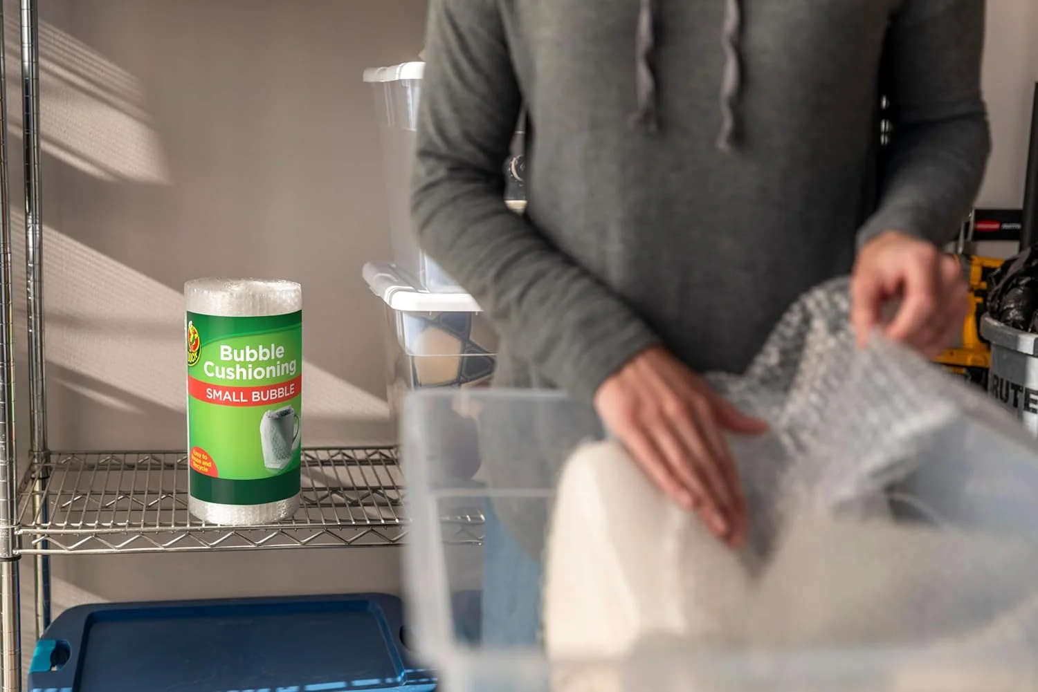 پلاستیک حبابدار کوچک Duck Brand برای اسباب کشی و حمل و نقل - رول بسته بندی حبابدار 30 فوتی برای محافظت بیشتر از جعبه ها و پاکت های پستی - لوازم اسباب کشی رول حبابدار شفاف، پرفراژ شده هر 12 اینچ پلاستیک حبابدار کوچک Duck Brand برای اسباب کشی و حمل و نقل - رول بسته بندی حبابدار 30 فوتی برای محافظت بیشتر از جعبه ها و پاکت های پستی - لوازم اسباب کشی رول حبابدار شفاف، پرفراژ شده هر 12 اینچ