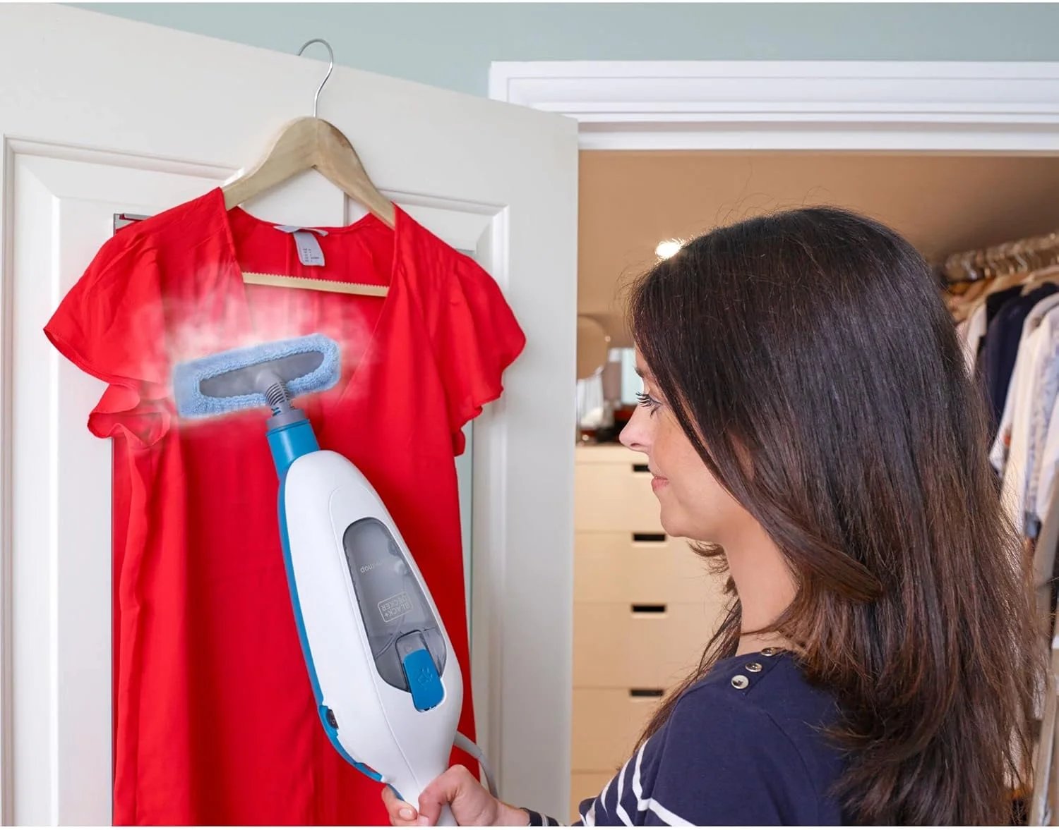 بخارشوی بلک اند دکر، 1300 وات، ظرفیت 350 میلی لیتر، بخار فوق گرم، پد میکروفیبر، گرم شدن در 30 ثانیه، 14 دقیقه زمان کارکرد، بدون مواد شیمیایی، ایمن برای تمام سطوح مهر و موم شده، سازگار با محیط زیست، سفید/آبی - FSMH13E10-B5