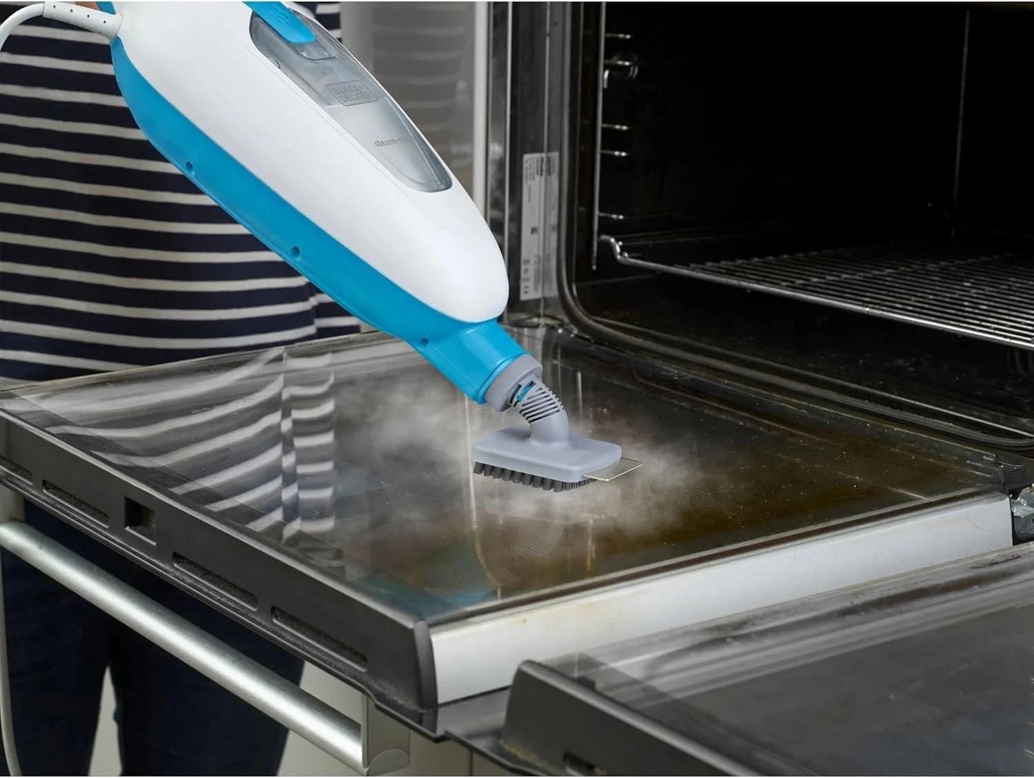 بخارشوی بلک اند دکر، 1300 وات، ظرفیت 350 میلی لیتر، بخار فوق گرم، پد میکروفیبر، گرم شدن در 30 ثانیه، 14 دقیقه زمان کارکرد، بدون مواد شیمیایی، ایمن برای تمام سطوح مهر و موم شده، سازگار با محیط زیست، سفید/آبی - FSMH13E10-B5