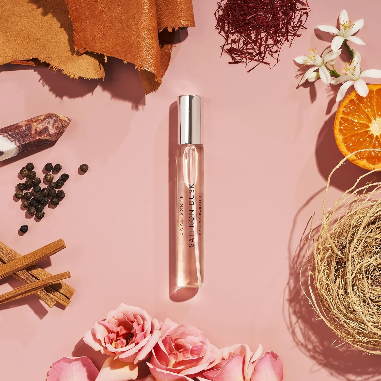 عطر جیبی زعفران داسک لیک اند اسکای، رایحه ماندگار - 15 میلی لیتر - رایحه گلی، چوبی، مشک عطر جیبی زعفران داسک لیک اند اسکای، رایحه ماندگار - 15 میلی لیتر - رایحه گلی، چوبی، مشک