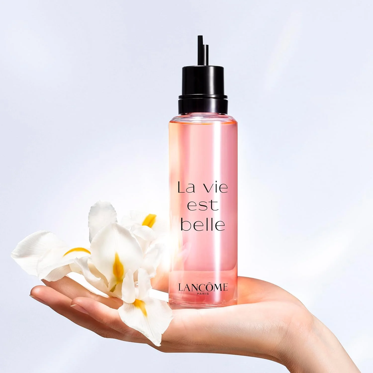 عطر زنانه لانکوم لا ویه است بله ادو پرفیوم - رایحه گلی و شیرین - با رایحه زنبق، نعناع هندی و وانیل - 100 میلی لیتر (3.4 Fl Oz) عطر زنانه لانکوم لا ویه است بله ادو پرفیوم - رایحه گلی و شیرین - با رایحه زنبق، نعناع هندی و وانیل - 100 میلی لیتر (3.4 Fl Oz)