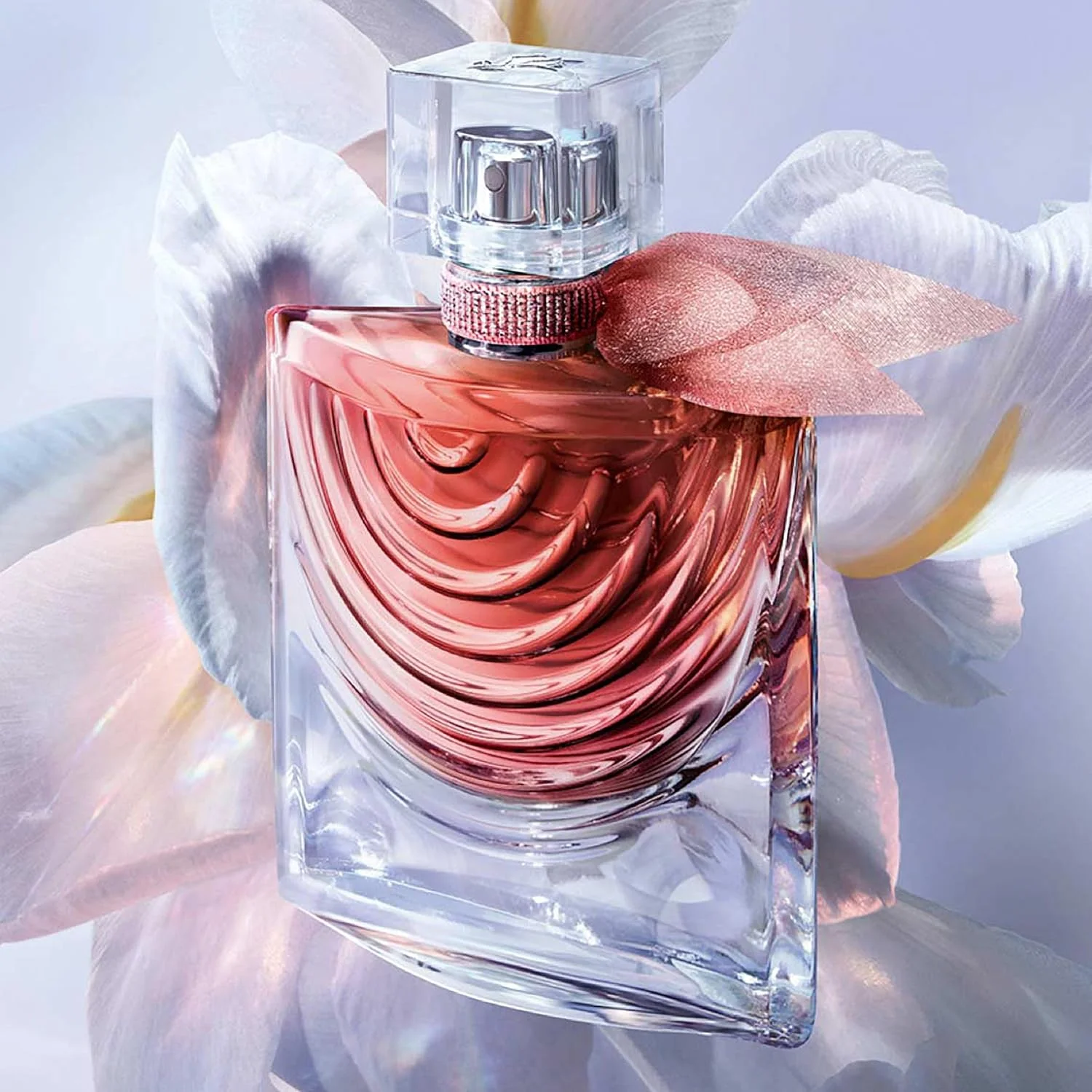 ادو پرفیوم زنانه لانکوم La Vie Est Belle Iris Absolu - عطری گرم و تند - با رایحه های زنبق، یاس و انجیر - ماندگاری طولانی - 50 میلی لیتر ادو پرفیوم زنانه لانکوم La Vie Est Belle Iris Absolu - عطری گرم و تند - با رایحه های زنبق، یاس و انجیر - ماندگاری طولانی - 50 میلی لیتر
