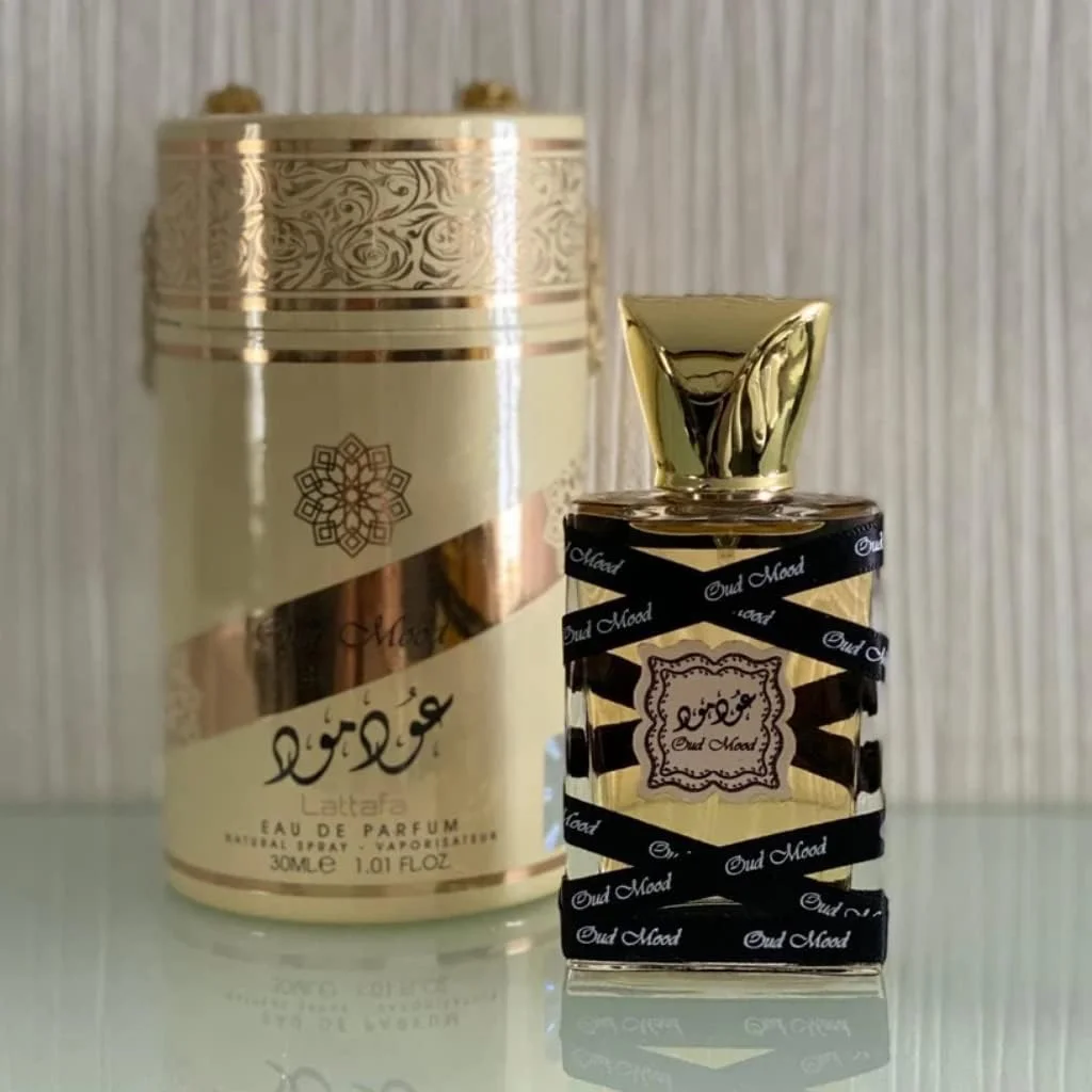 عطر ادکلن لطافه عود مود - 30 میلی لیتر (1.1 اونس) | شیرینی دلپذیر با رایحه های گلی، چوبی و ادویه ای | ماندگاری طولانی، رایحه گرم و مشک دار | مناسب برای هر مناسبت