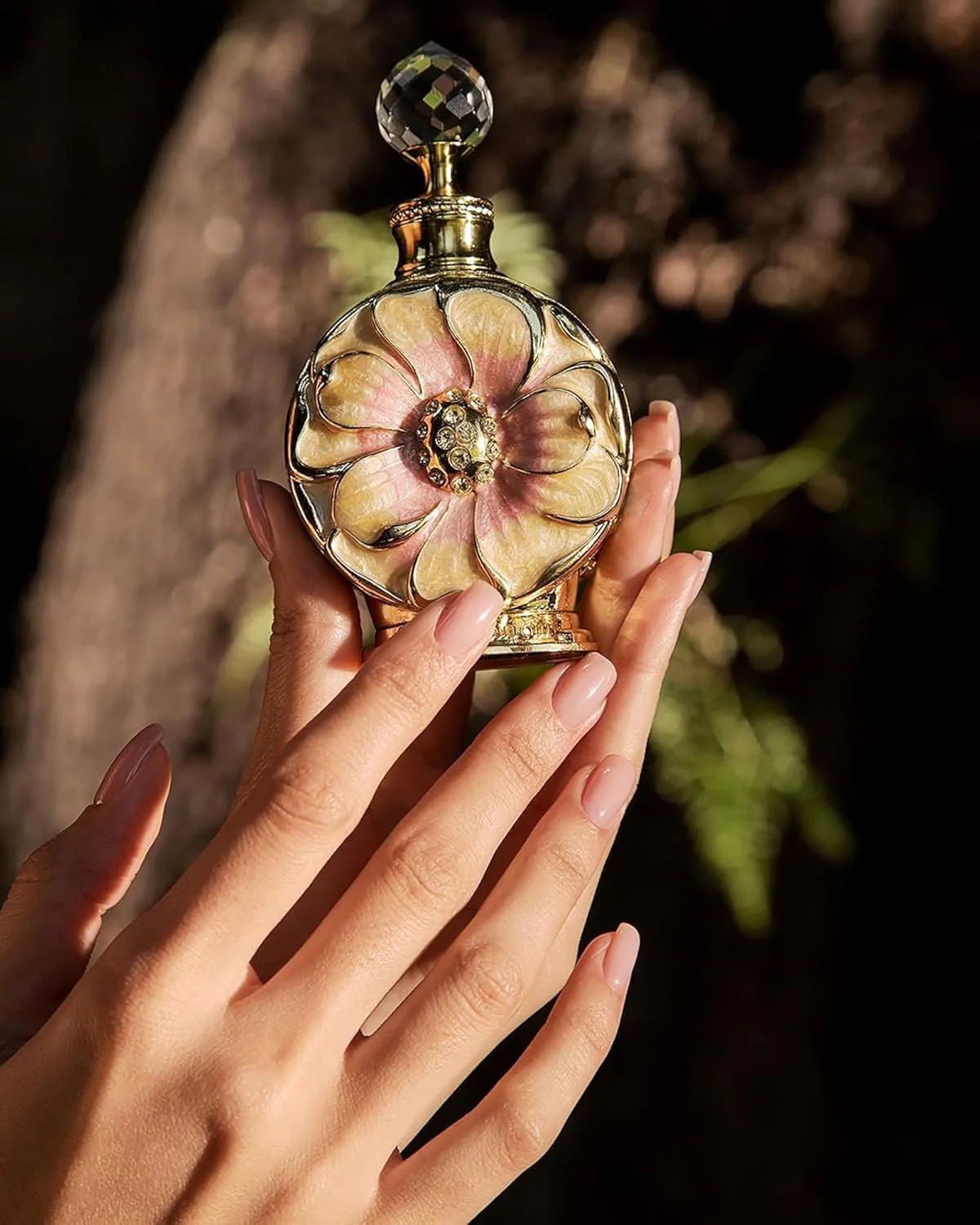 عطر روغنی زنانه Swiss Arabian Amaali حجم 15 میلی لیتر عطر روغنی زنانه Swiss Arabian Amaali حجم 15 میلی لیتر