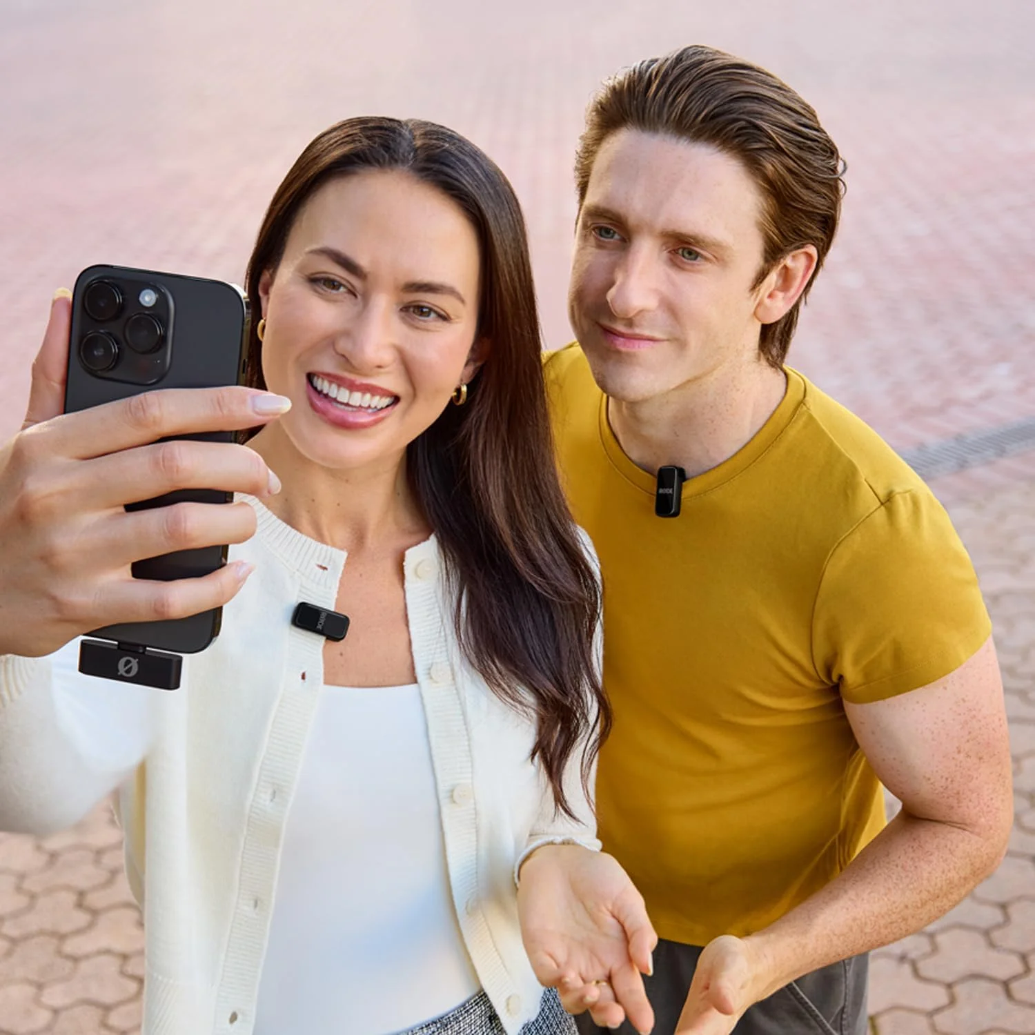 میکروفون بی‌سیم جمع و جور RØDE Wireless Micro، دو میکروفون با جعبه شارژ برای تولید محتوا با تلفن هوشمند - USB-C، مشکی