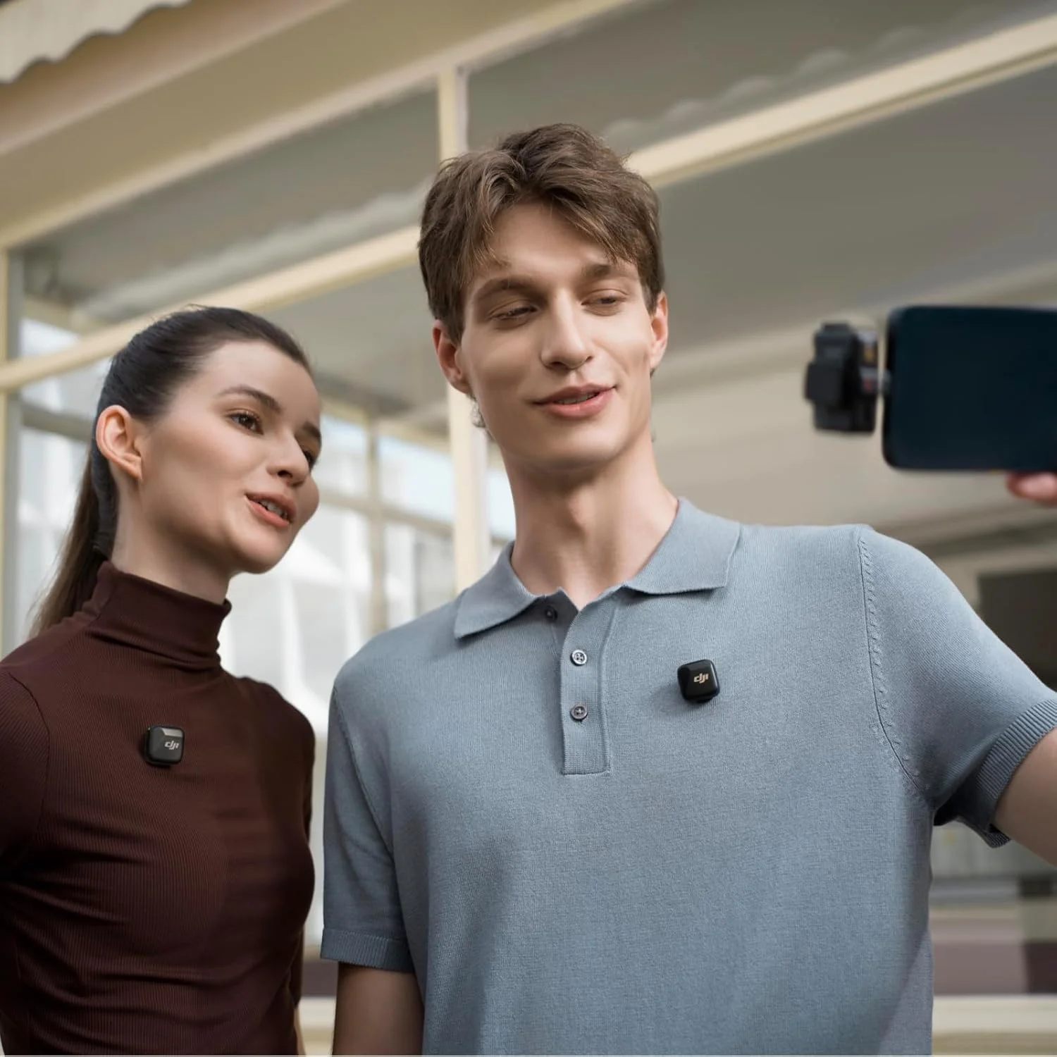 میکروفون DJI Mic Mini (2 TX + 1 RX)، صدای غنی از جزئیات، میکروفون یقه ای بی سیم برای دوربین/اندروید، ولاگ دو نفره، تولید تیمی میکروفون DJI Mic Mini (2 TX + 1 RX)، صدای غنی از جزئیات، میکروفون یقه ای بی سیم برای دوربین/اندروید، ولاگ دو نفره، تولید تیمی