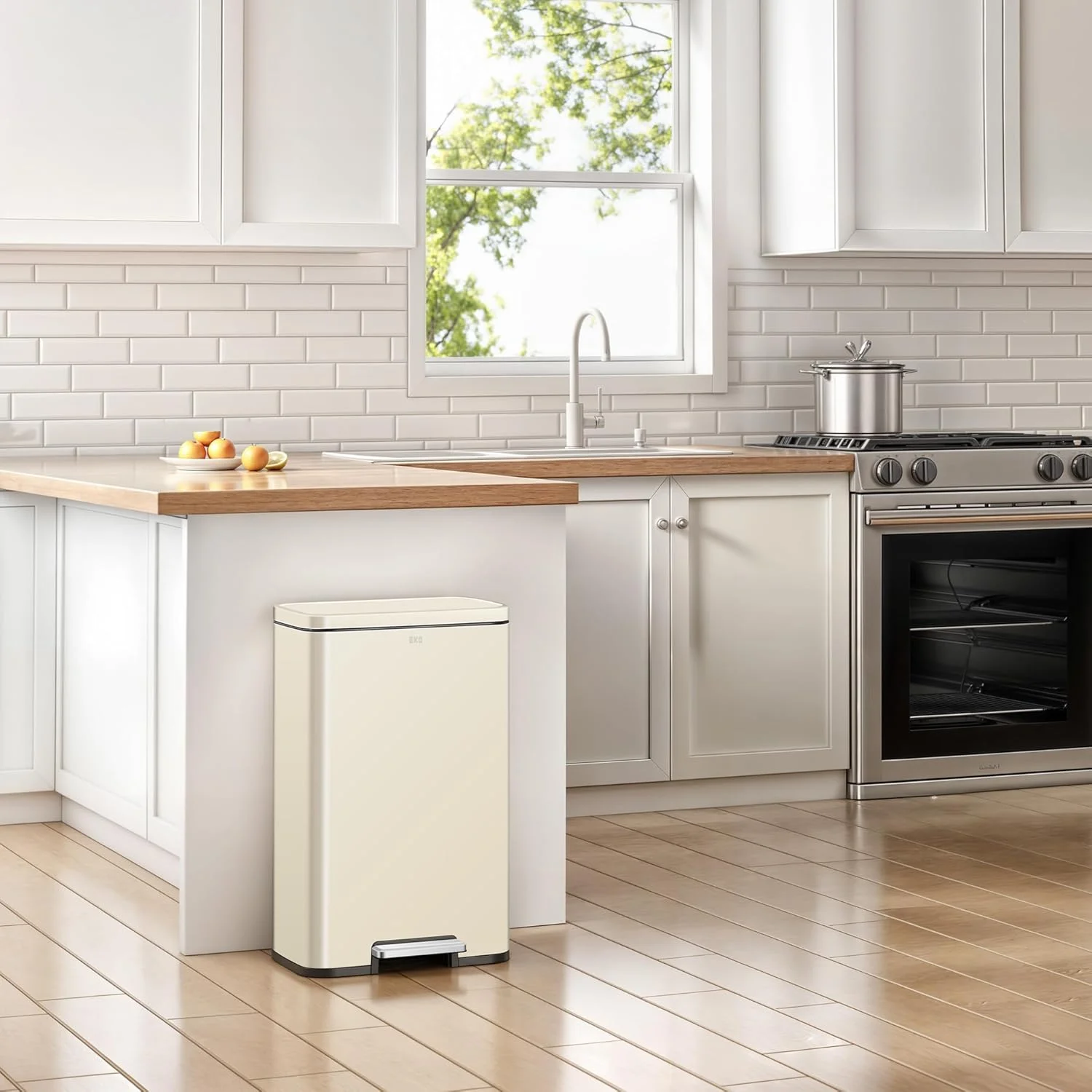 سطل زباله پدالی 50 لیتری/13.2 گالنی EKO Madison با روکش استیل وانیلی با سطل داخلی - مقاوم در برابر اثر انگشت سطل زباله پدالی 50 لیتری/13.2 گالنی EKO Madison با روکش استیل وانیلی با سطل داخلی - مقاوم در برابر اثر انگشت