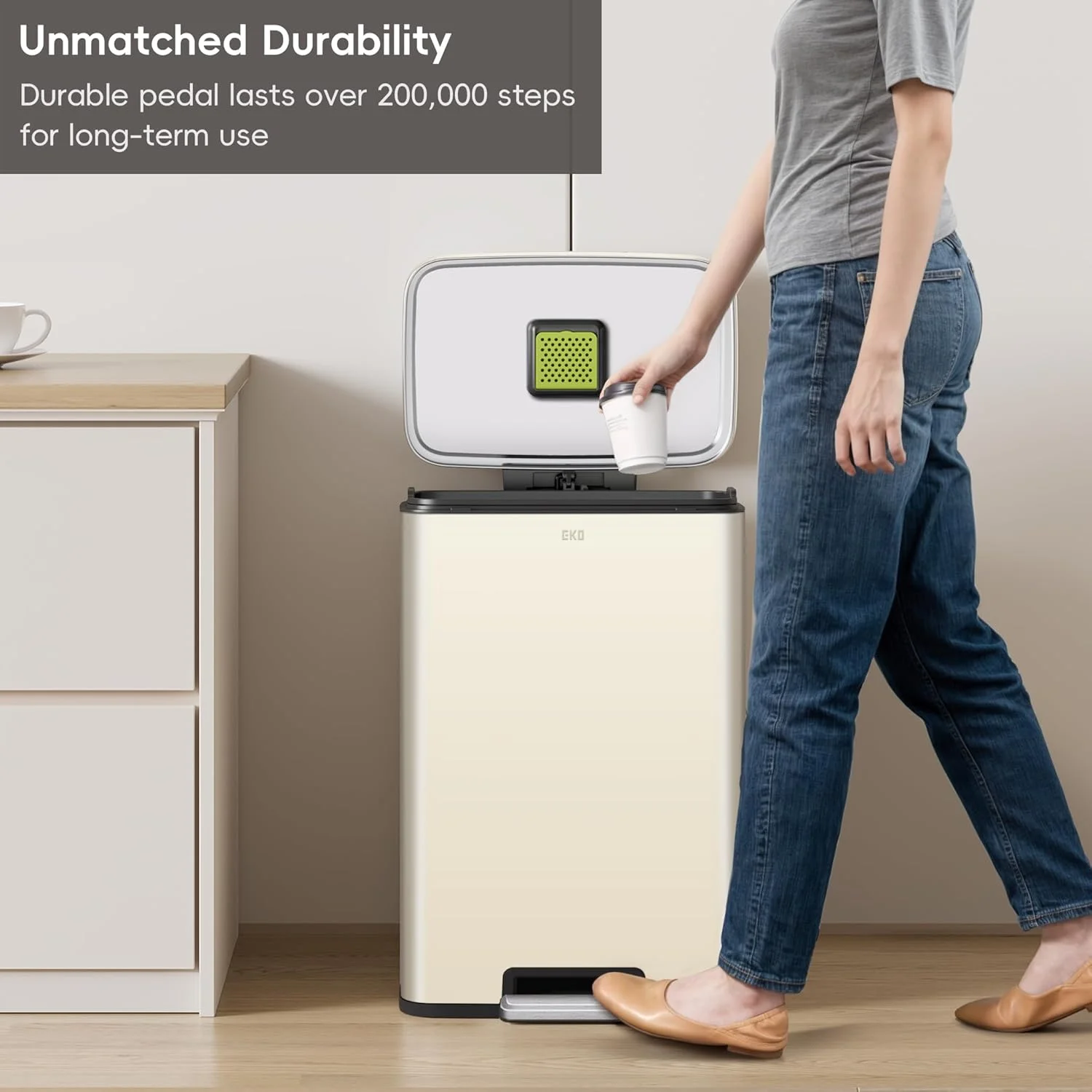 سطل زباله پدالی 50 لیتری/13.2 گالنی EKO Madison با روکش استیل وانیلی با سطل داخلی - مقاوم در برابر اثر انگشت سطل زباله پدالی 50 لیتری/13.2 گالنی EKO Madison با روکش استیل وانیلی با سطل داخلی - مقاوم در برابر اثر انگشت