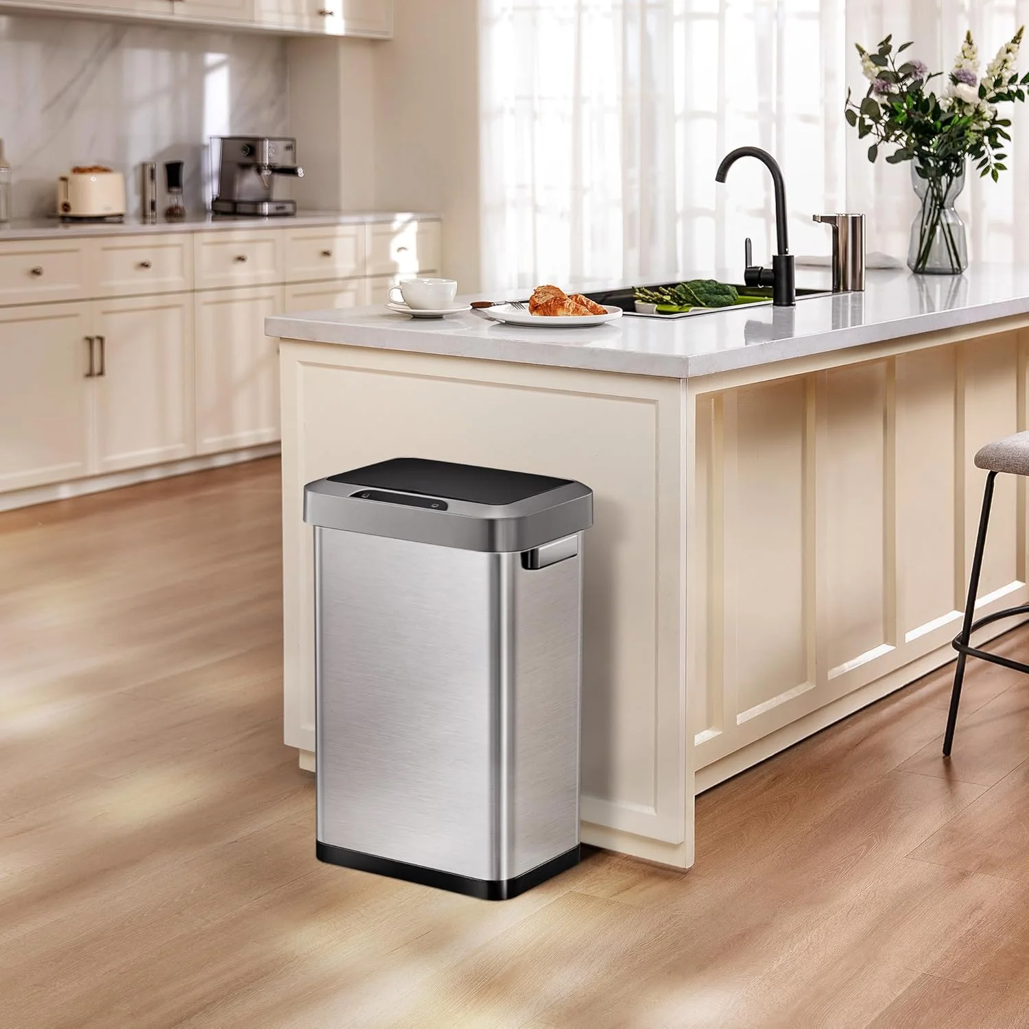 سطل زباله سنسوردار EKO Horizon با ظرفیت 45 لیتر سطل زباله سنسوردار EKO Horizon با ظرفیت 45 لیتر