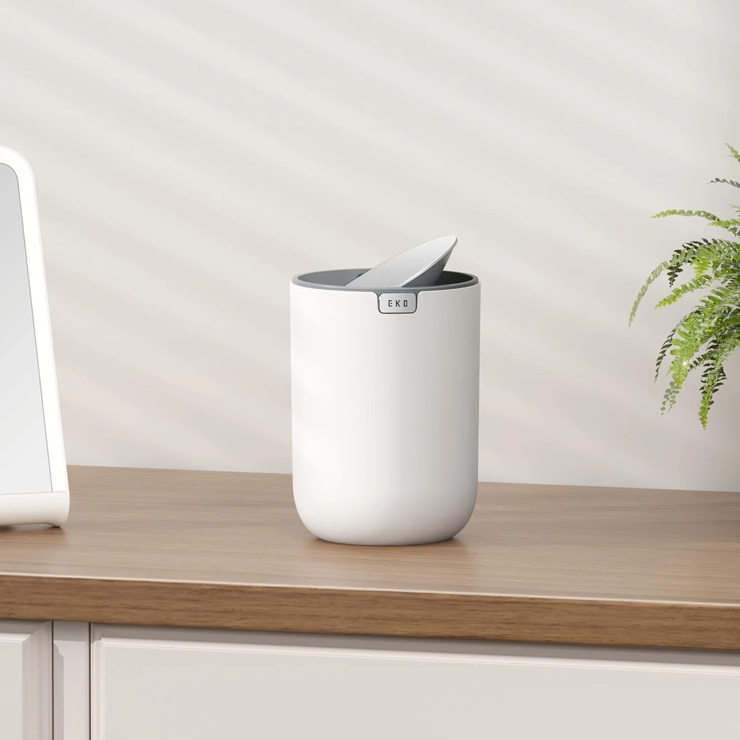 سطل زباله کوچک EKO Fandy با درب چرخشی، 2.2 لیتری، مناسب برای حمام، میز، روشویی، میز کار یا دفتر کار، سطل زباله کوچک (سفید) سطل زباله کوچک EKO Fandy با درب چرخشی، 2.2 لیتری، مناسب برای حمام، میز، روشویی، میز کار یا دفتر کار، سطل زباله کوچک (سفید)