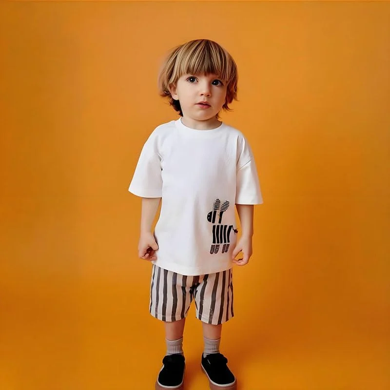 ست لباس پسرانه نخی، تی شرت آستین کوتاه و شورت طرح دار با کمر کشی