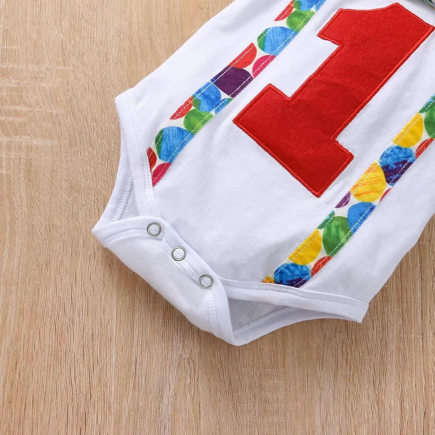 ست لباس تولد تزویق، لباس خنده دار تولد یک سالگی پسرانه، لباس اسمش کیک، پاپیون با تم دایناسور، ست رامپر و شلوار با بند شانه ای