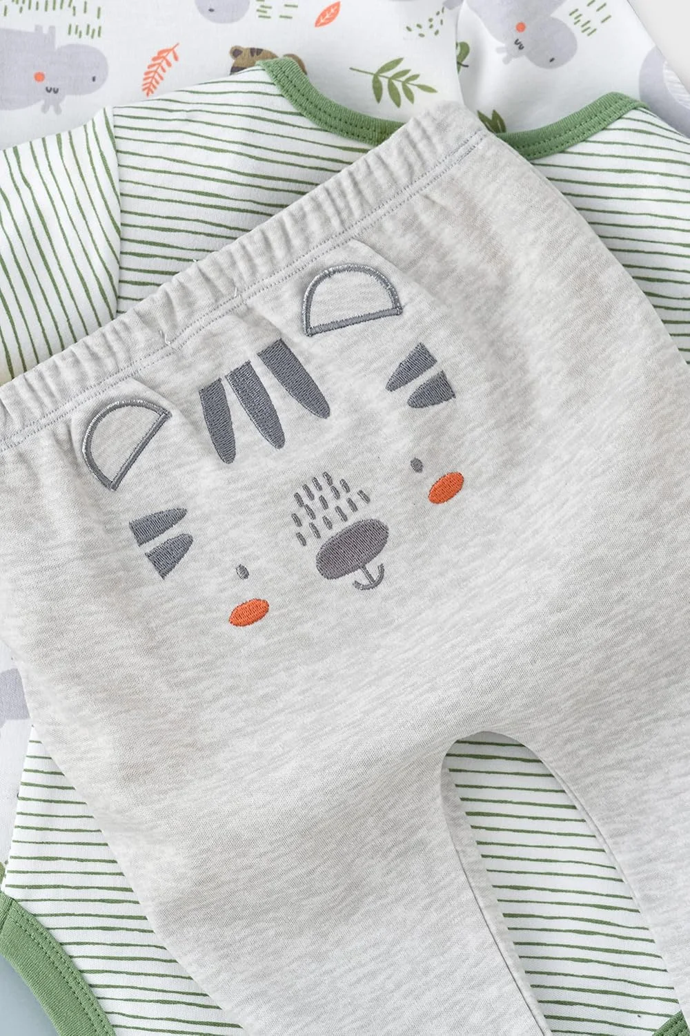 لباس بچه گانه BooBoo Kids طرح جنگل 3 تکه (2 بادی + لگینگ) لباس بچه گانه BooBoo Kids طرح جنگل 3 تکه (2 بادی + لگینگ)