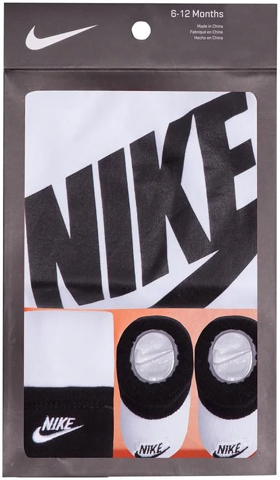 ست سه تکه لباس نوزادی نایک شامل کلاه، بادی و جوراب ست سه تکه لباس نوزادی نایک شامل کلاه، بادی و جوراب