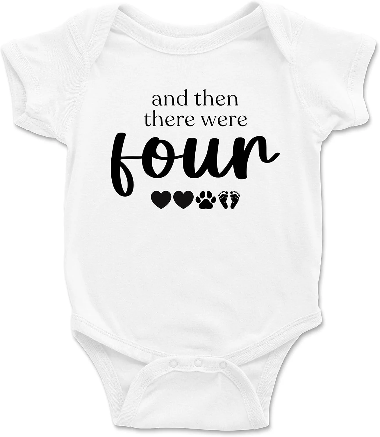 ساربین دیزاینز بادی نوزادی با طرح "و سپس چهار نفر شدیم" برای اعلام بارداری سگ | رامپر برای جشن تعیین جنسیت | هدیه سورپرایز به زودی سفید نوزادی، سفید، تازه متولد شده