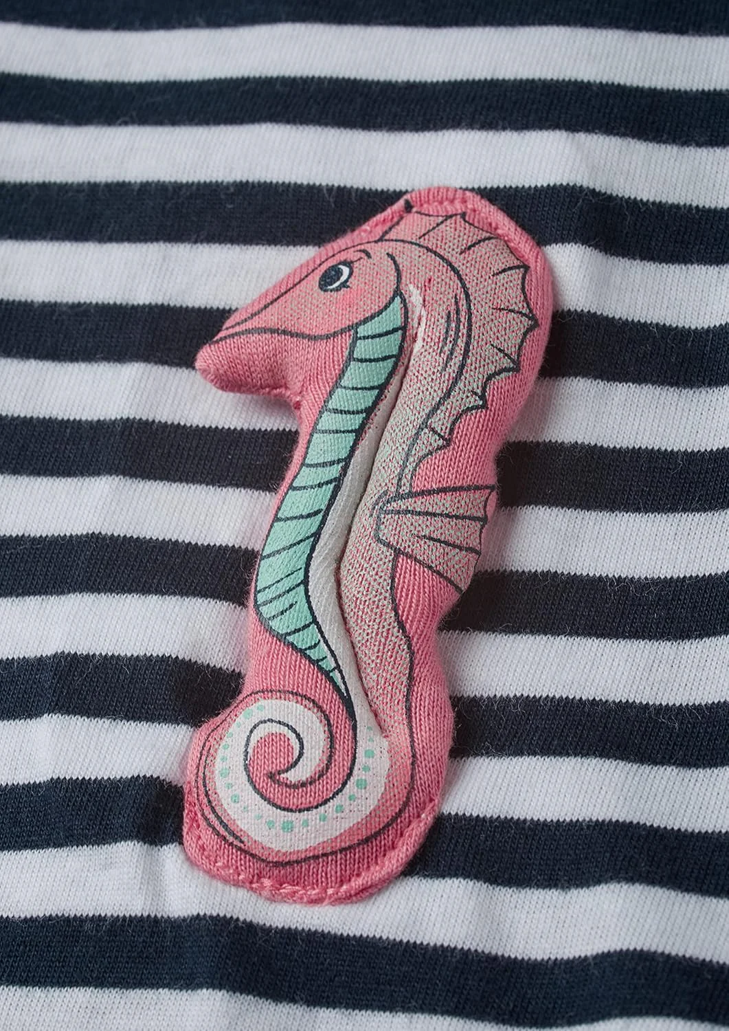 تی شرت راه راه دخترانه s.Oliver Baby Girls 405.10.106.12.130.2100493 با طرح اسب دریایی