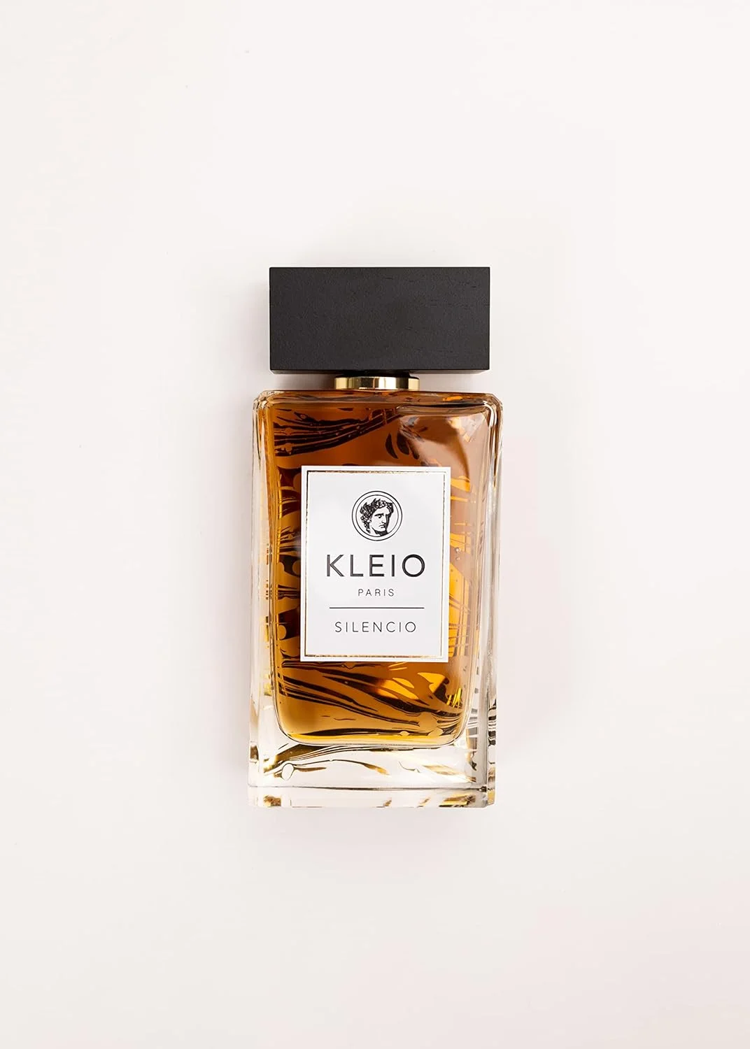 ادکلن زنانه کلیو پاریس مدل SILENCIO EDP حجم 100 میلی لیتر، رایحه ای هوس انگیز و شهوانی با تعادل قدرت و شیرینی، دارای رایحه های گلی کرمی.