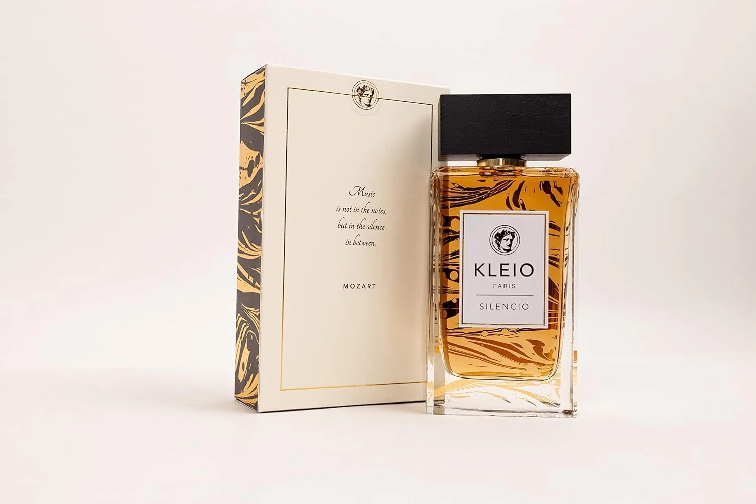 ادکلن زنانه کلیو پاریس مدل SILENCIO EDP حجم 100 میلی لیتر، رایحه ای هوس انگیز و شهوانی با تعادل قدرت و شیرینی، دارای رایحه های گلی کرمی. ادکلن زنانه کلیو پاریس مدل SILENCIO EDP حجم 100 میلی لیتر، رایحه ای هوس انگیز و شهوانی با تعادل قدرت و شیرینی، دارای رایحه های گلی کرمی.