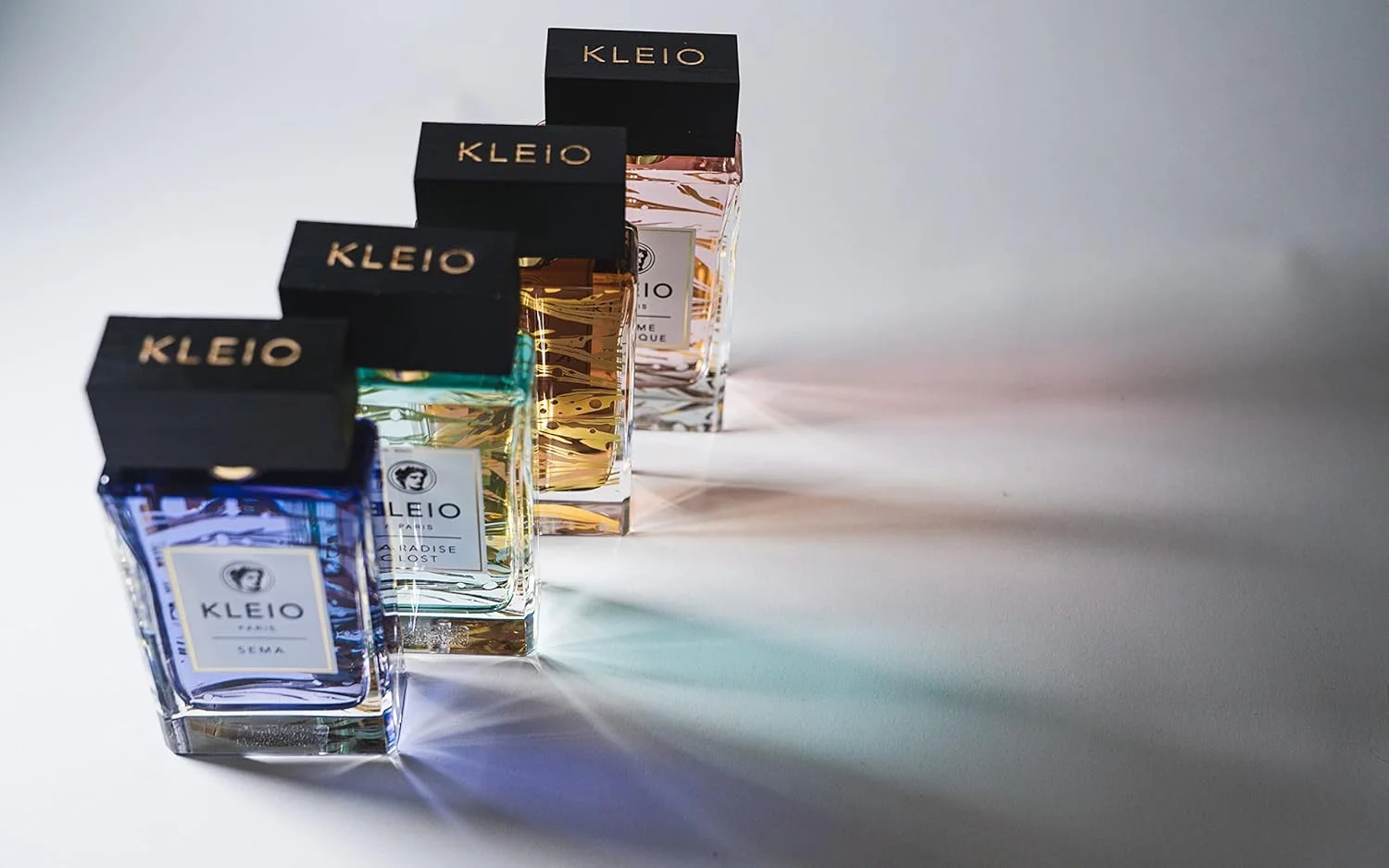 ادکلن زنانه کلیو پاریس مدل SILENCIO EDP حجم 100 میلی لیتر، رایحه ای هوس انگیز و شهوانی با تعادل قدرت و شیرینی، دارای رایحه های گلی کرمی. ادکلن زنانه کلیو پاریس مدل SILENCIO EDP حجم 100 میلی لیتر، رایحه ای هوس انگیز و شهوانی با تعادل قدرت و شیرینی، دارای رایحه های گلی کرمی.