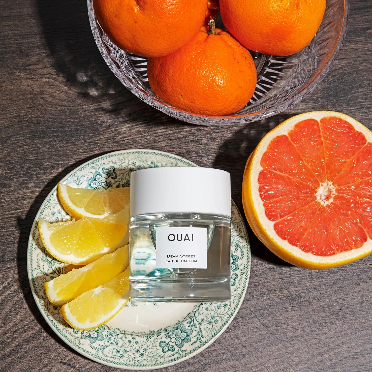 ادو پرفیوم دین استریت اوای. عطری ظریف و مناسب برای استفاده روزمره. این عطر گلی با طراوت، دارای رایحه مرکبات، زردآلو و مگنولیا، و رگه های ظریف گل رز و مشک است (50 میلی لیتر) ادو پرفیوم دین استریت اوای. عطری ظریف و مناسب برای استفاده روزمره. این عطر گلی با طراوت، دارای رایحه مرکبات، زردآلو و مگنولیا، و رگه های ظریف گل رز و مشک است (50 میلی لیتر)