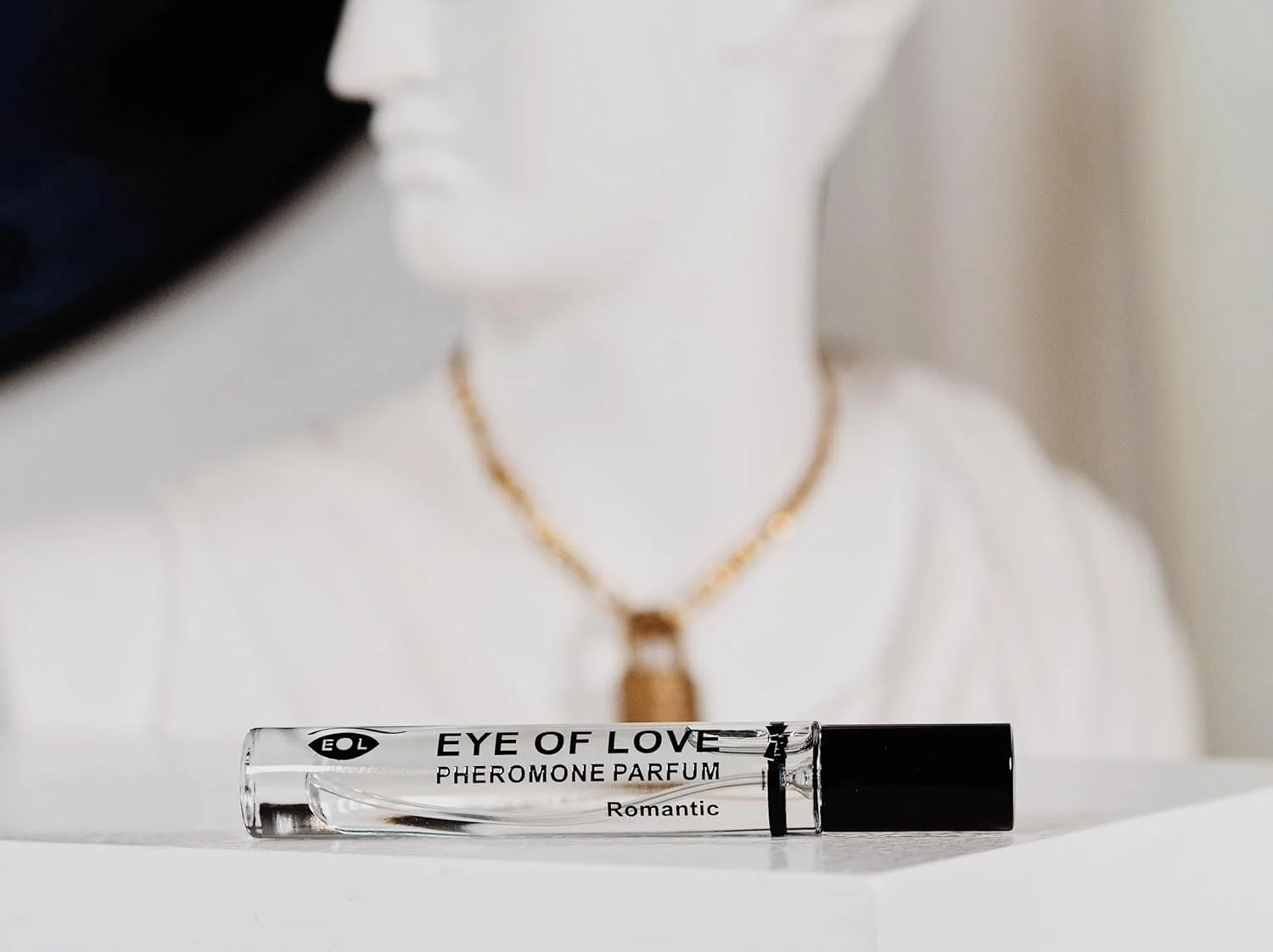 عطر فرمونی مردانه Romantic By Eye of Love برای جذب زنان، با بالاترین غلظت، سایز مسافرتی 10 میلی لیتر عطر فرمونی مردانه Romantic By Eye of Love برای جذب زنان، با بالاترین غلظت، سایز مسافرتی 10 میلی لیتر