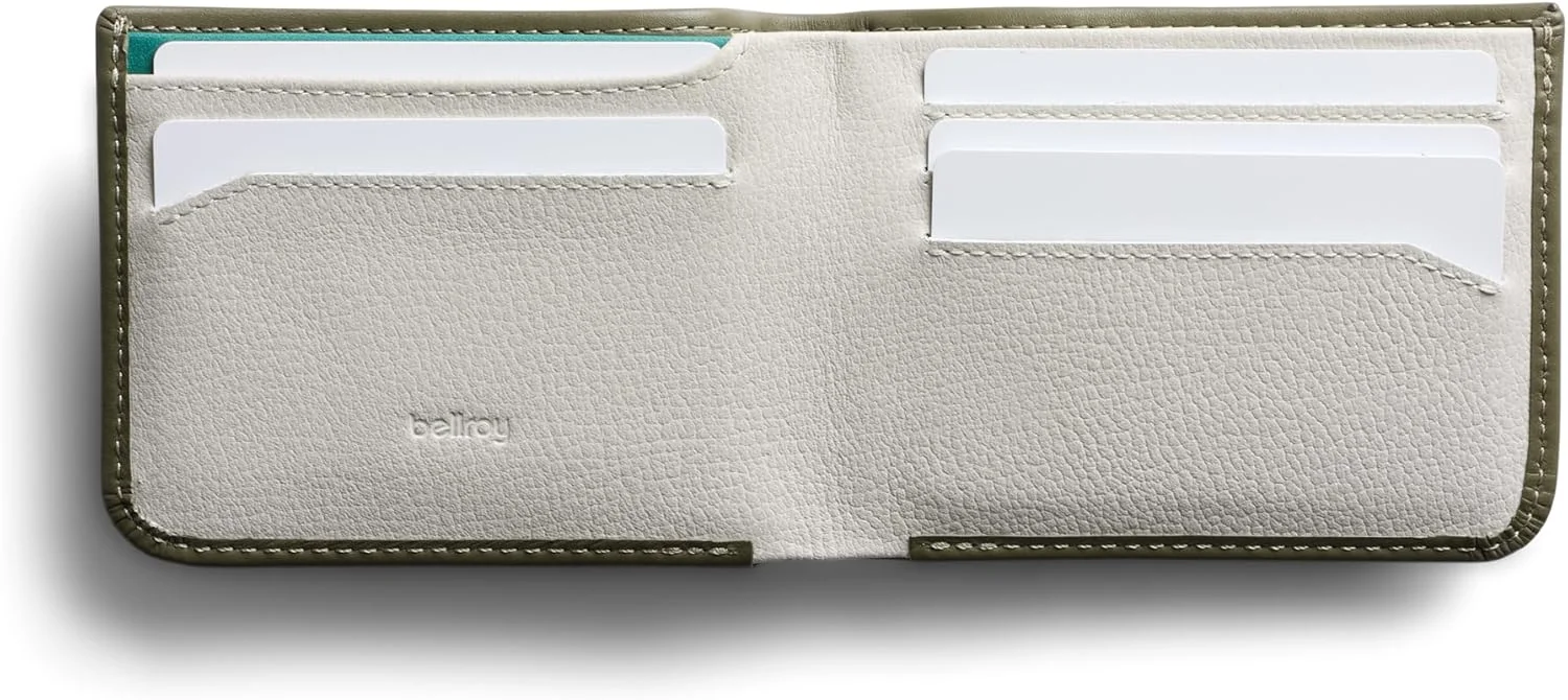 کیف پول چرمی باریک Bellroy Hide & Seek، نسخه های RFID موجود است (حداکثر 12 کارت و پول نقد)
