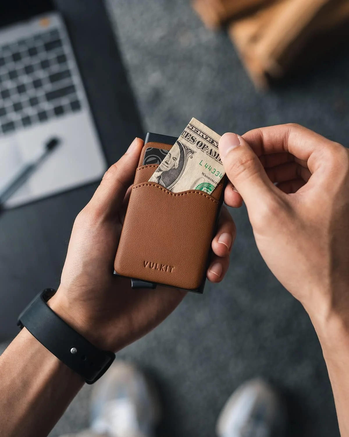 کیف کارت اعتباری VULKIT، جاکارتی باریک با قابلیت باز شدن سریع و جیب چرمی اضافی، محافظ RFID، مناسب برای آقایان و بانوان - قهوه ای