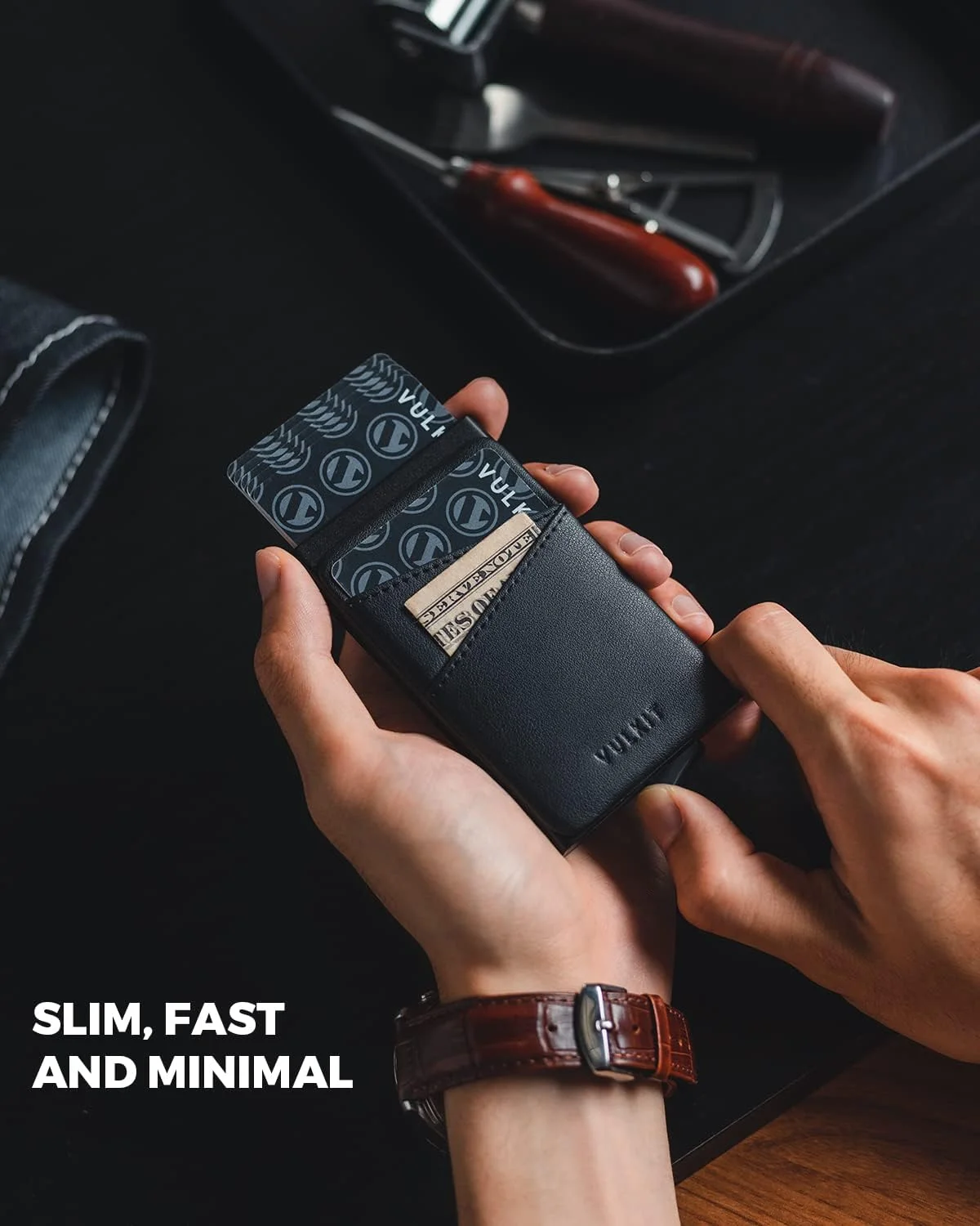 کیف پول کارت VULKIT مردانه، کیف پول فلزی با لایه مسدود کننده RFID، کیف پول آلومینیومی باریک مینیمالیستی با دسترسی سریع بازشو به کارت، جا کارتی کارت ویزیت، ظرفیت تا 7 کارت، مشکی، مینیمالیستی