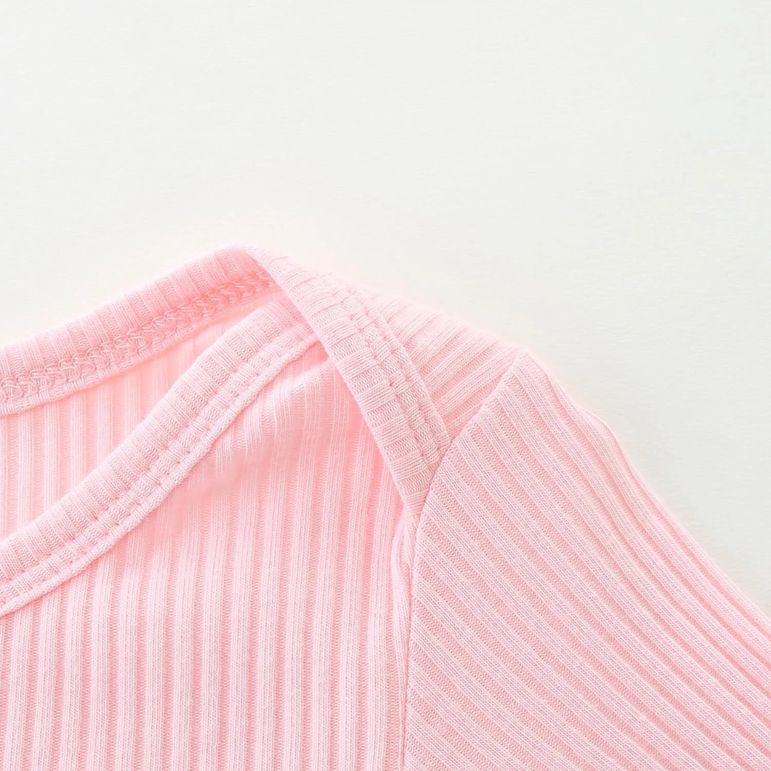 لباس سرهمی نوزادی униsex دنده ای آستین بلند به همراه کلاه و دستکش