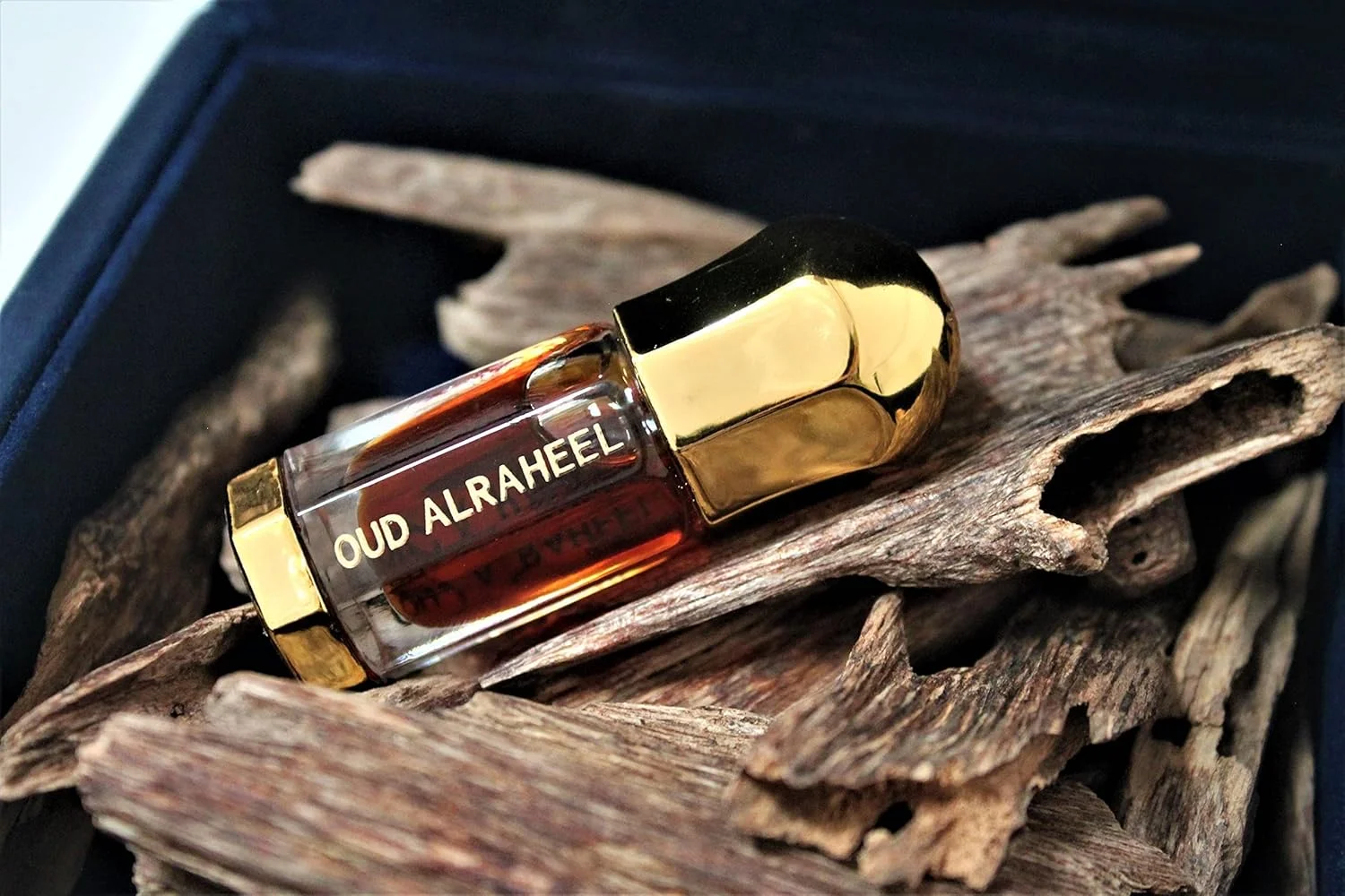 دهن العود راهیل عود کامبودی در جعبه لوکس، عطر هندی، یونیسکس، 3 میلی لیتر، روغن های هندی دهن العود راهیل عود کامبودی در جعبه لوکس، عطر هندی، یونیسکس، 3 میلی لیتر، روغن های هندی