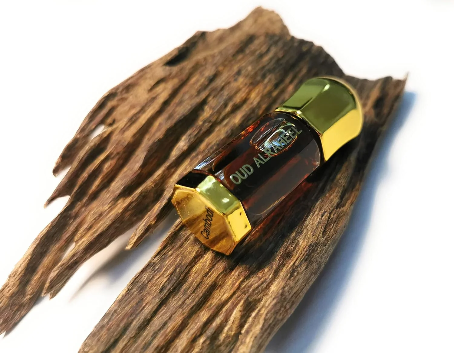 دهن العود راهیل عود کامبودی در جعبه لوکس، عطر هندی، یونیسکس، 3 میلی لیتر، روغن های هندی دهن العود راهیل عود کامبودی در جعبه لوکس، عطر هندی، یونیسکس، 3 میلی لیتر، روغن های هندی