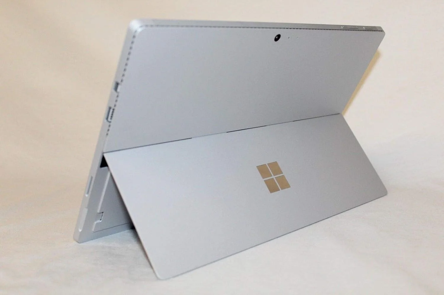 مایکروسافت سرفیس پرو 4 اینتل i5-6300U X2 2.4 گیگاهرتز 256 گیگابایت 8 گیگابایت 12.3 اینچ، نقره ای (بازسازی شده) مایکروسافت سرفیس پرو 4 اینتل i5-6300U X2 2.4 گیگاهرتز 256 گیگابایت 8 گیگابایت 12.3 اینچ، نقره ای (بازسازی شده)