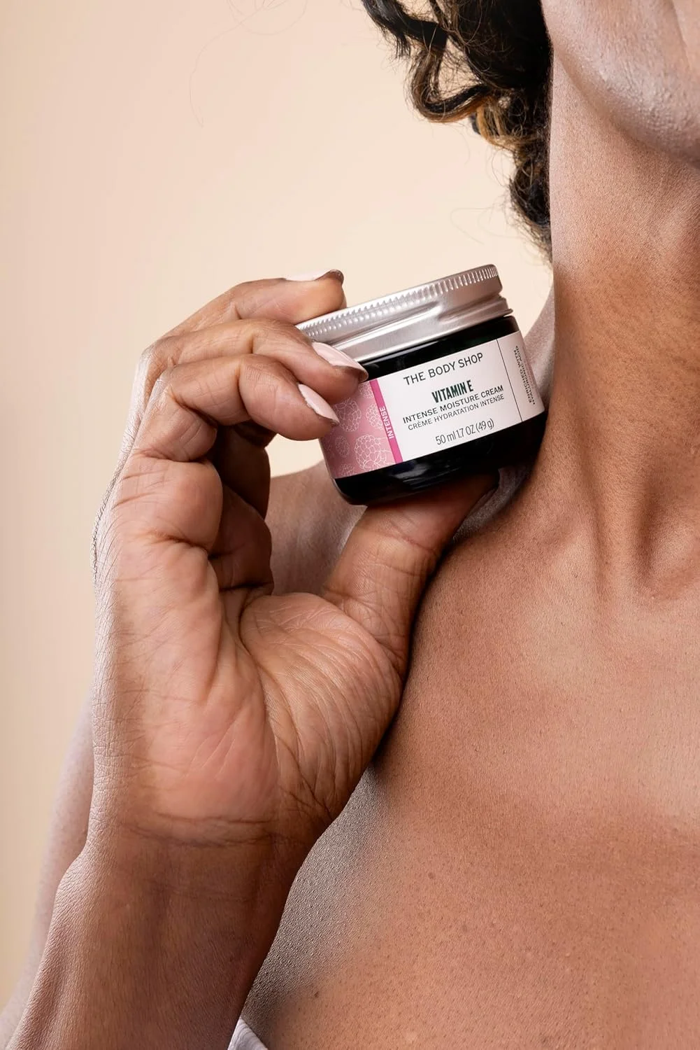 کرم مرطوب کننده قوی ویتامین ای 50 میلی لیتر کرم مرطوب کننده قوی ویتامین ای 50 میلی لیتر