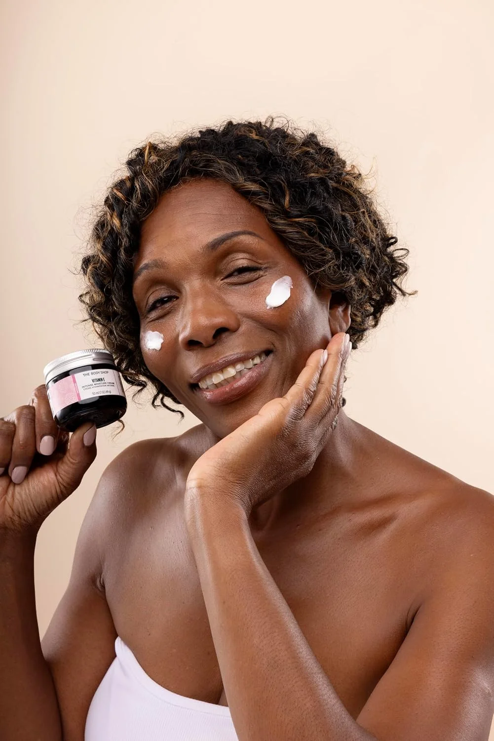 کرم مرطوب کننده قوی ویتامین ای 50 میلی لیتر کرم مرطوب کننده قوی ویتامین ای 50 میلی لیتر