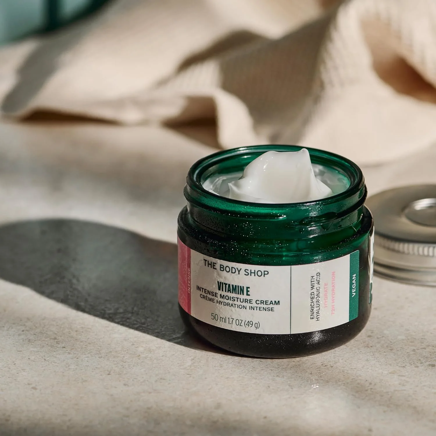 کرم مرطوب کننده قوی ویتامین ای 50 میلی لیتر کرم مرطوب کننده قوی ویتامین ای 50 میلی لیتر