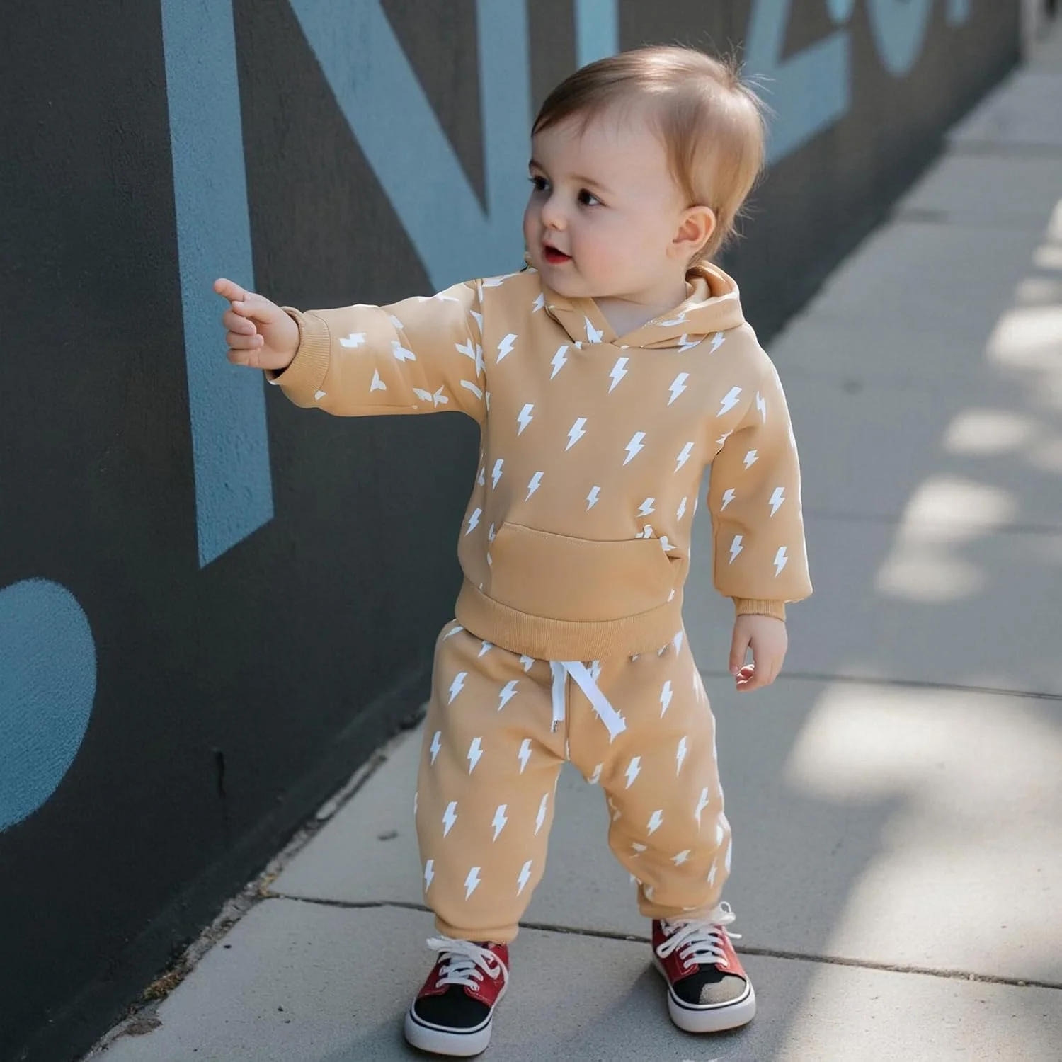 ست لباس پسرانه Fernvia شامل هودی آستین بلند با طرح فلش و شلوار الاستیک، مناسب برای کودکان نوپا