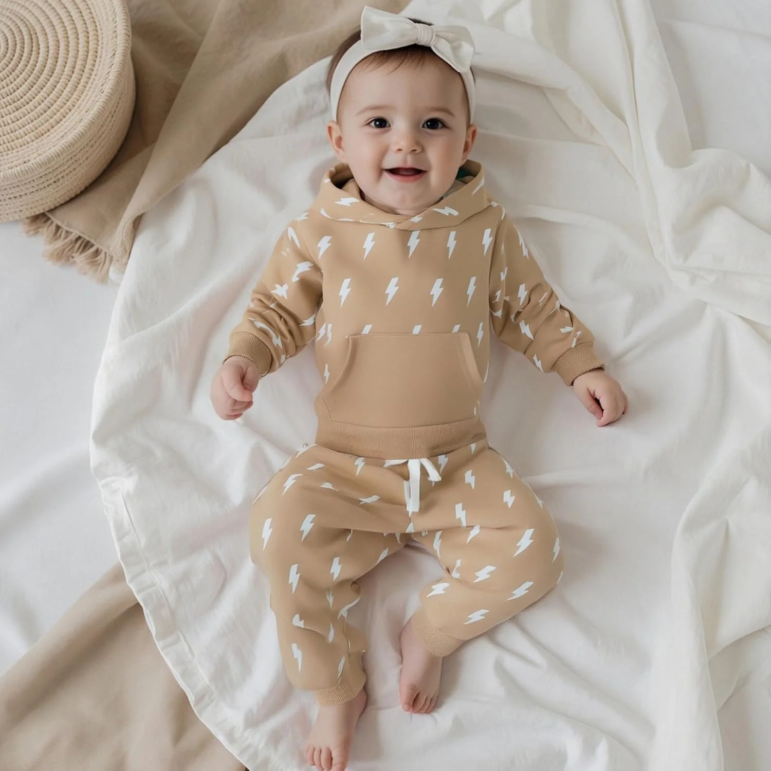 ست لباس پسرانه Fernvia شامل هودی آستین بلند با طرح فلش و شلوار الاستیک، مناسب برای کودکان نوپا